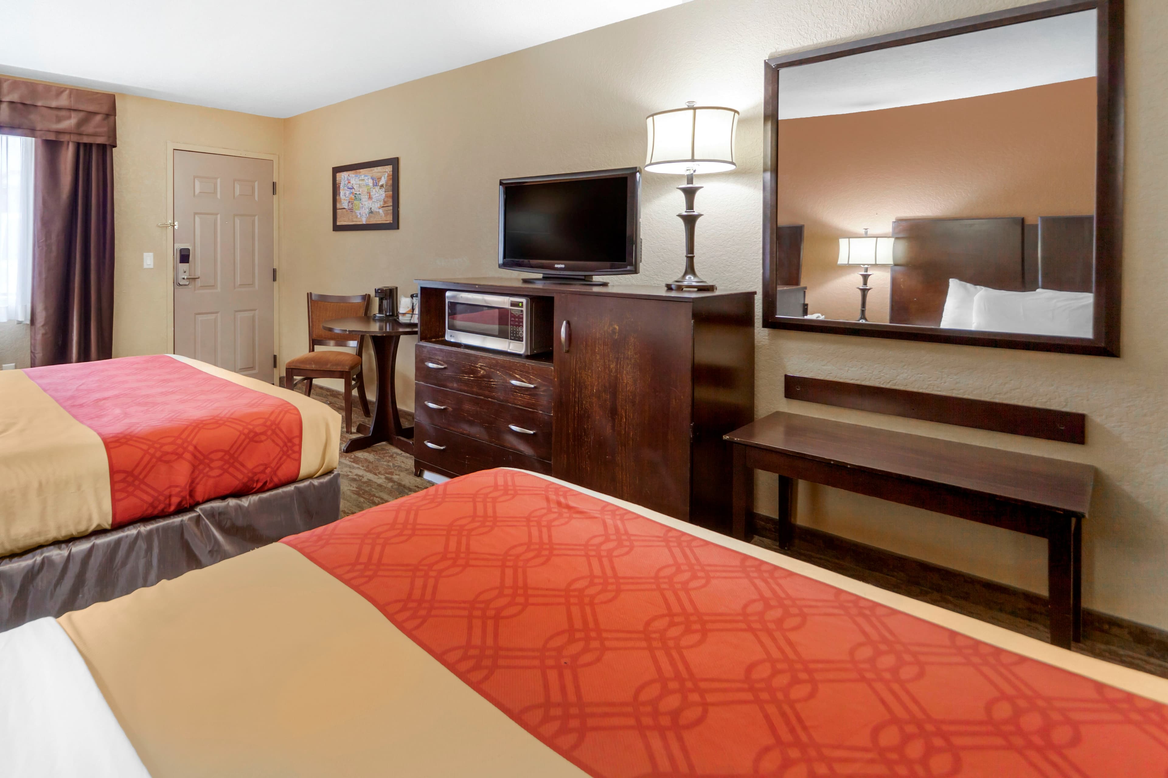 Econo Lodge Black Hills - Image 3