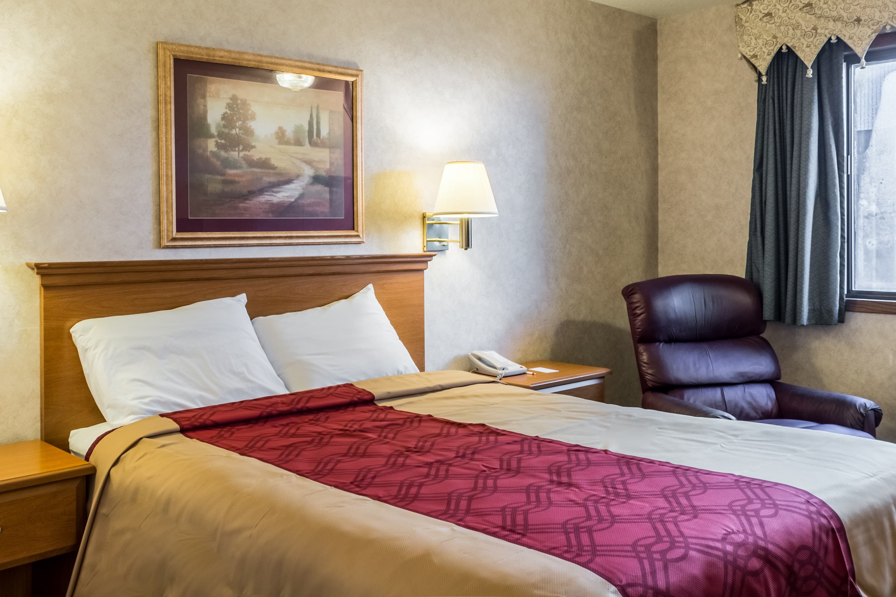 Econo Lodge Sioux Falls North - Image 2