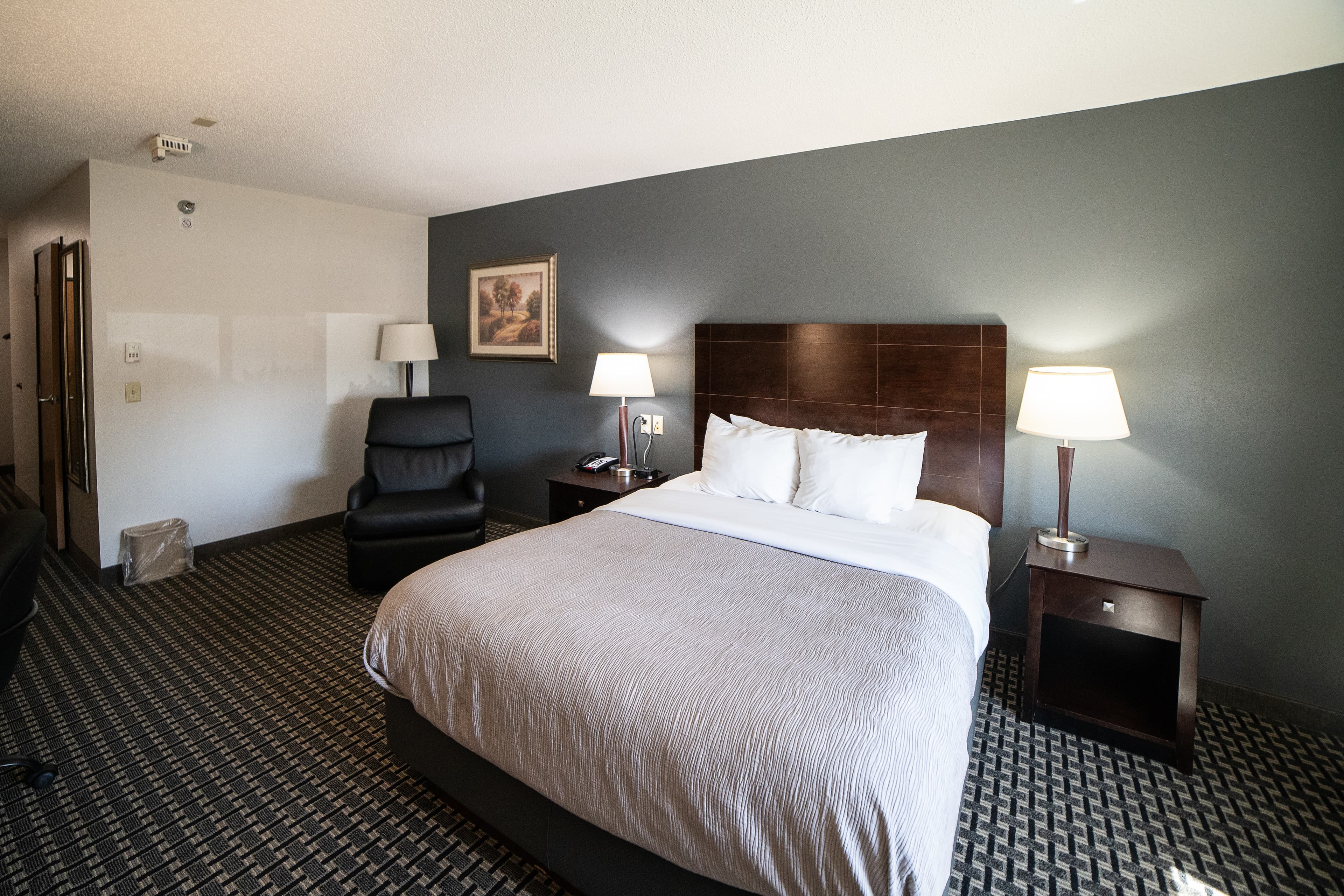 Quality Inn & Suites Watertown near Prairie Lakes Ice Arena - Image 2
