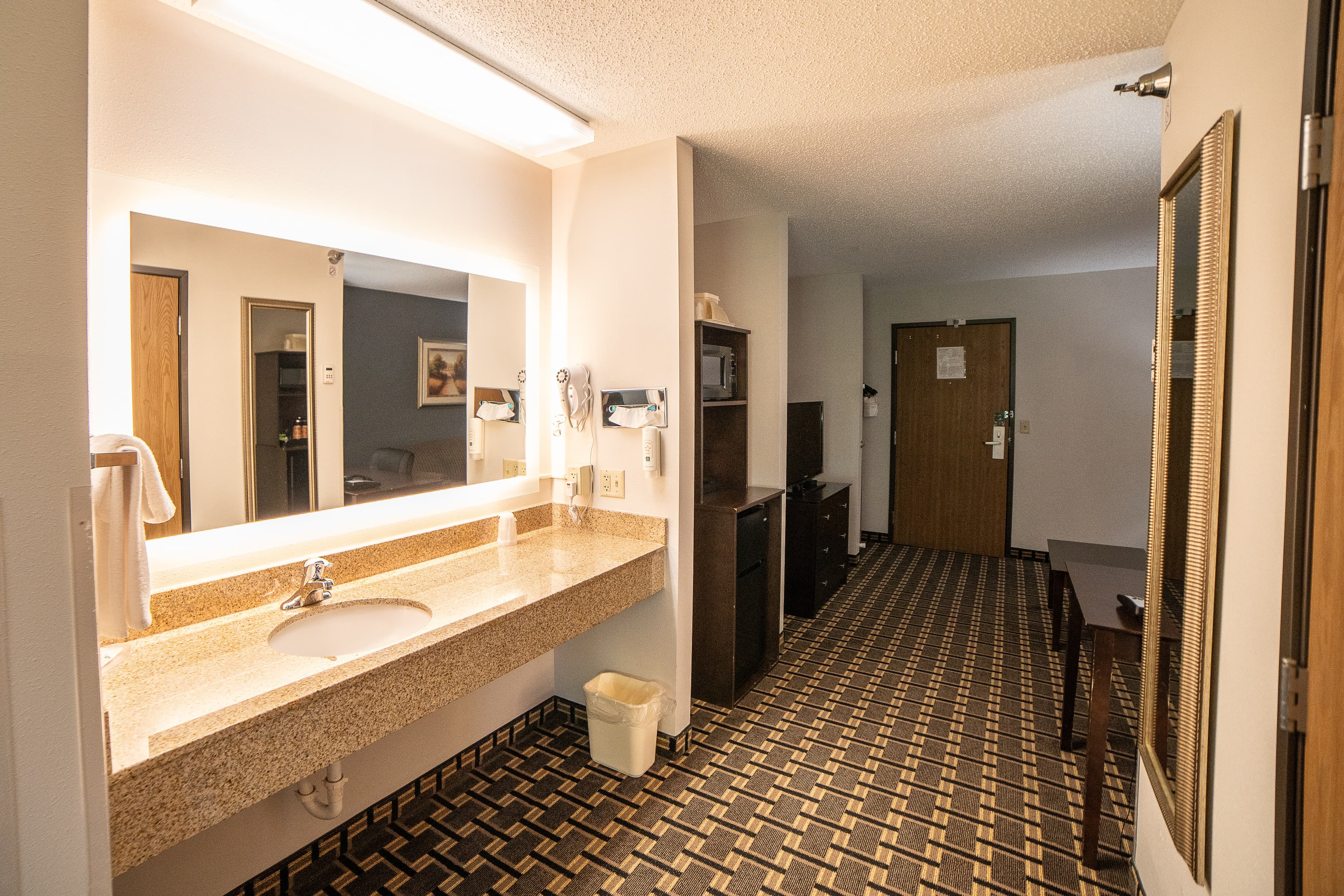 Quality Inn & Suites Watertown near Prairie Lakes Ice Arena — 43
