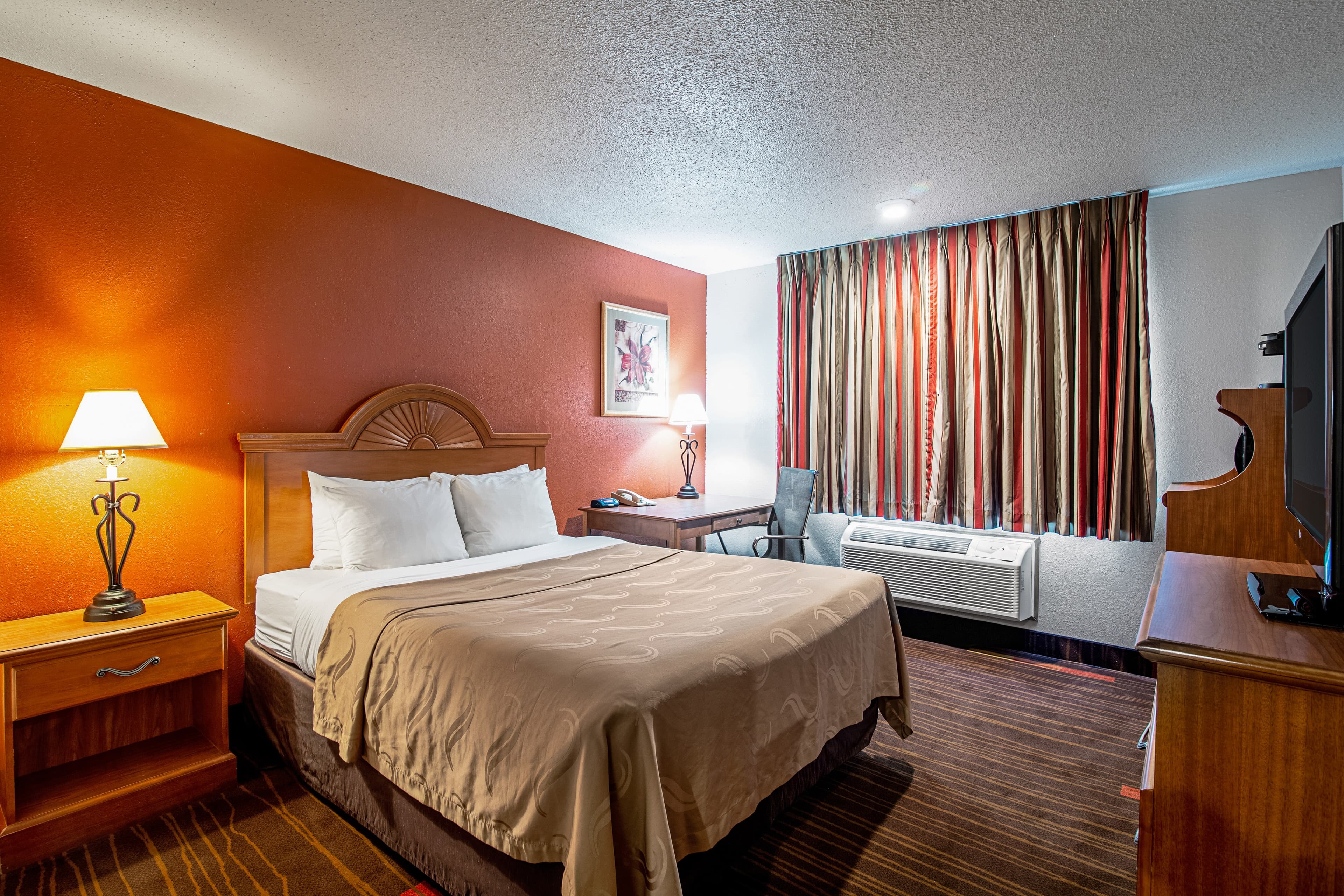 Quality Inn Aberdeen - Image 1