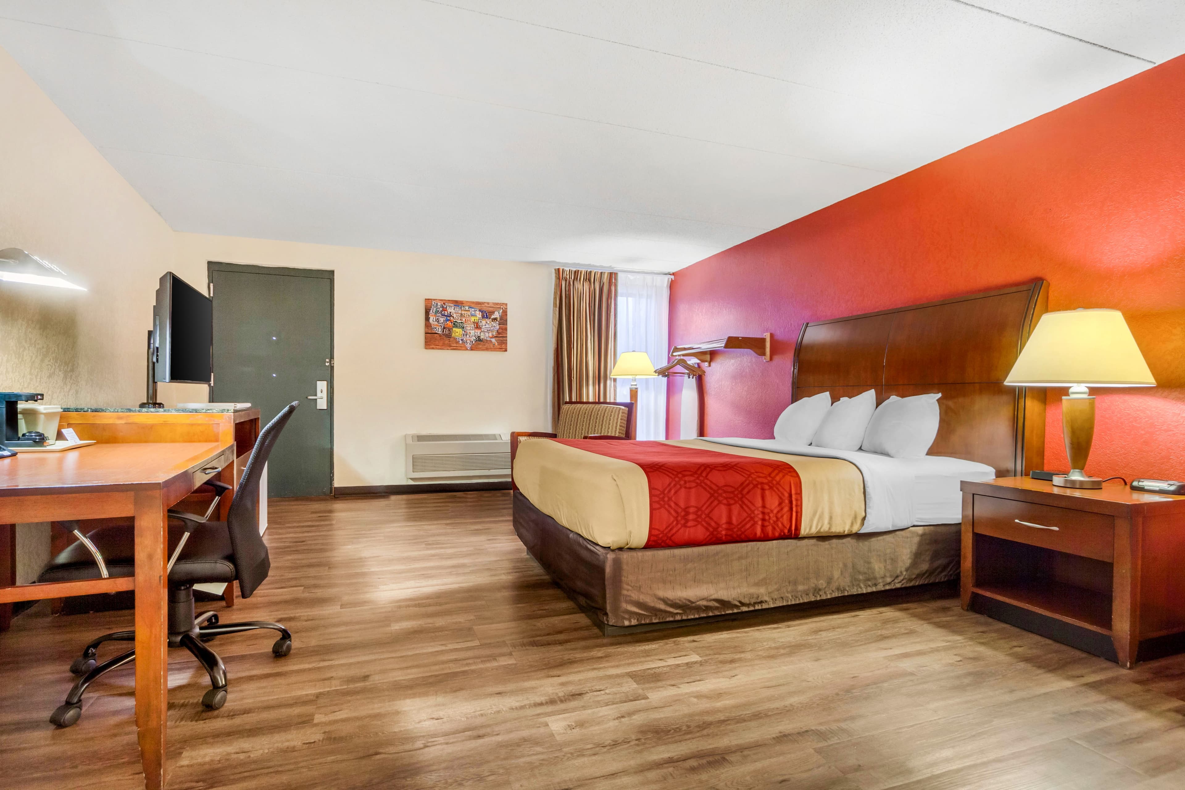 Econo Lodge Inn & Suites Brookings — 6