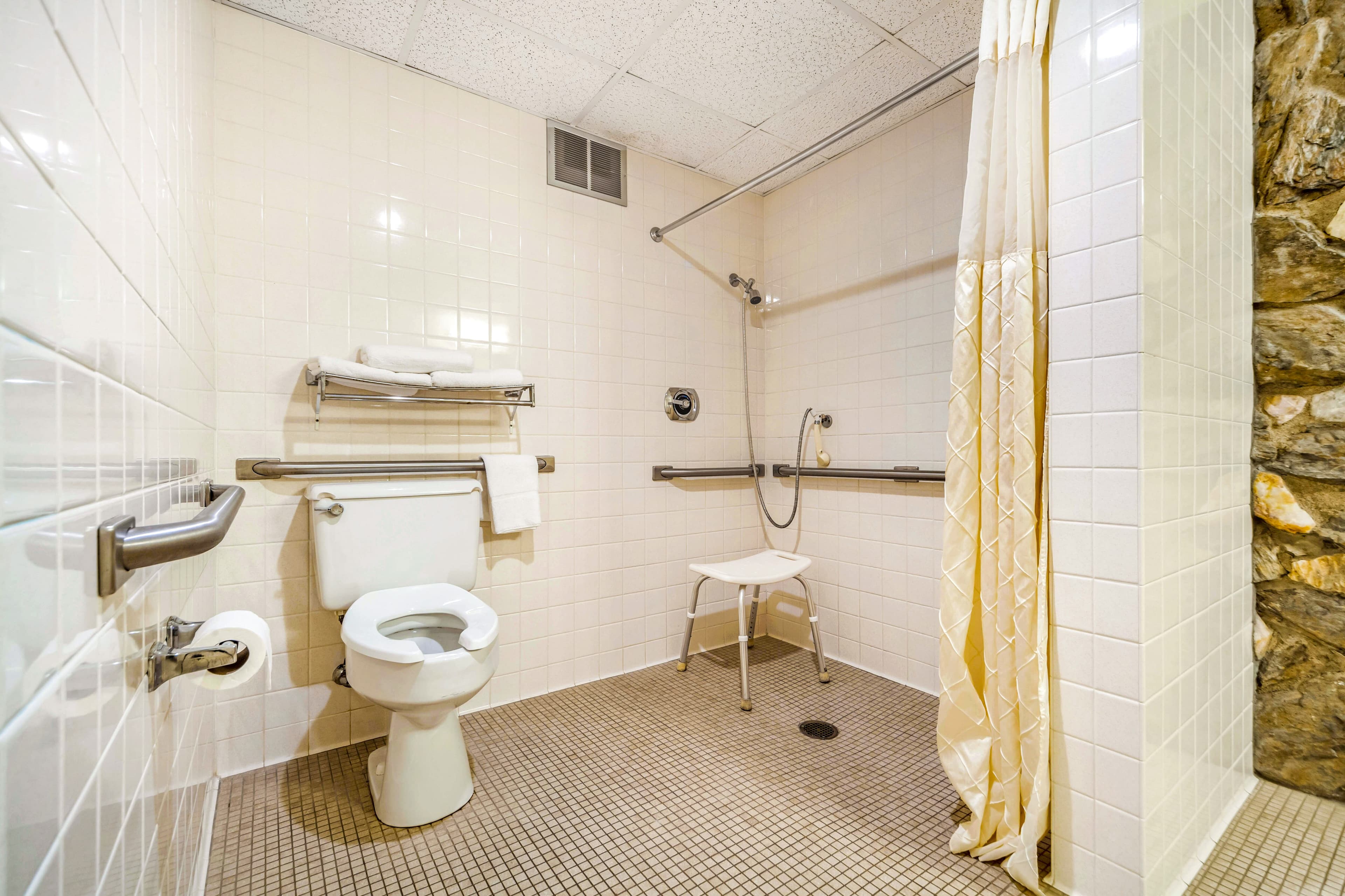 Econo Lodge Inn & Suites Brookings - Image 4