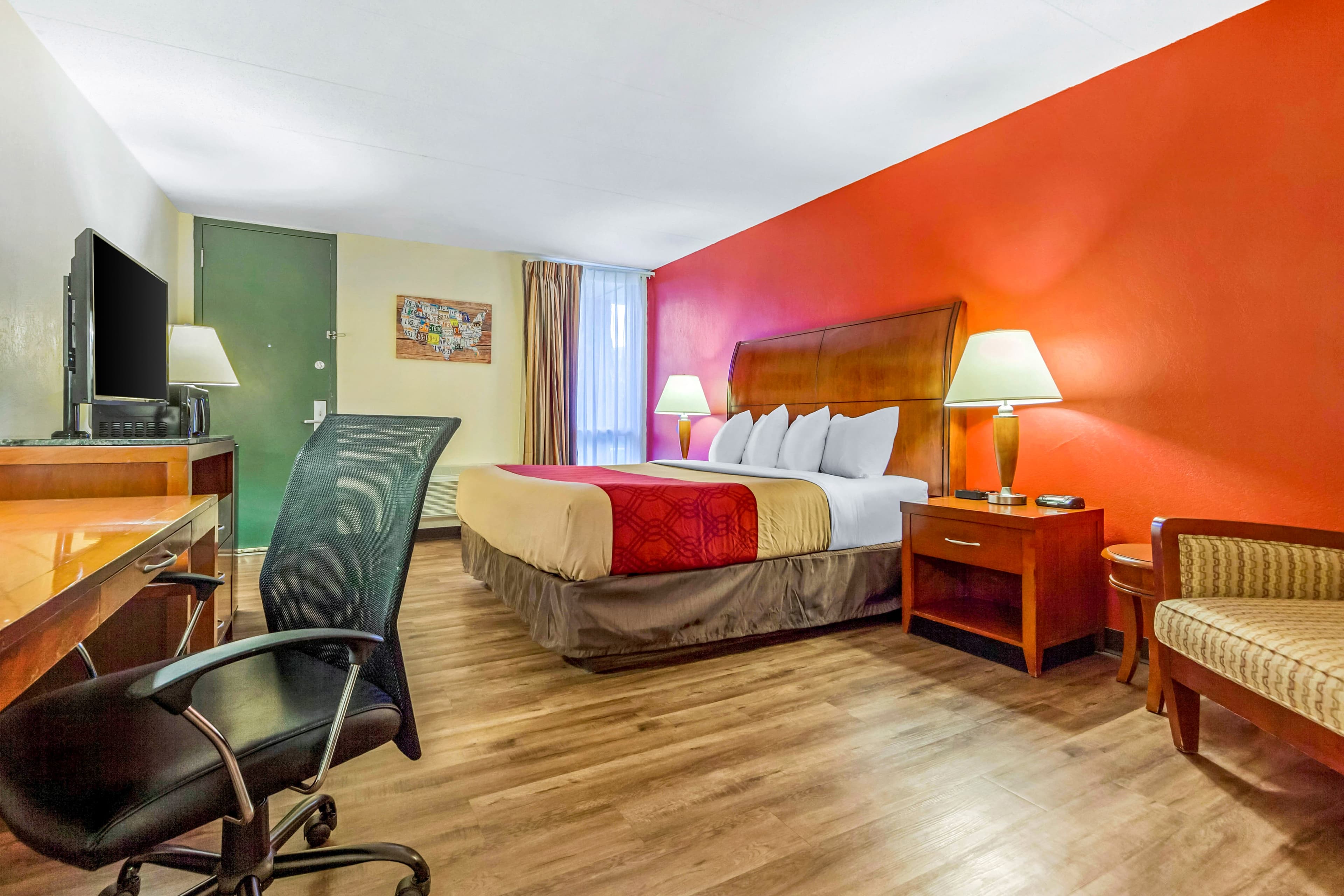 Econo Lodge Inn & Suites Brookings — 9
