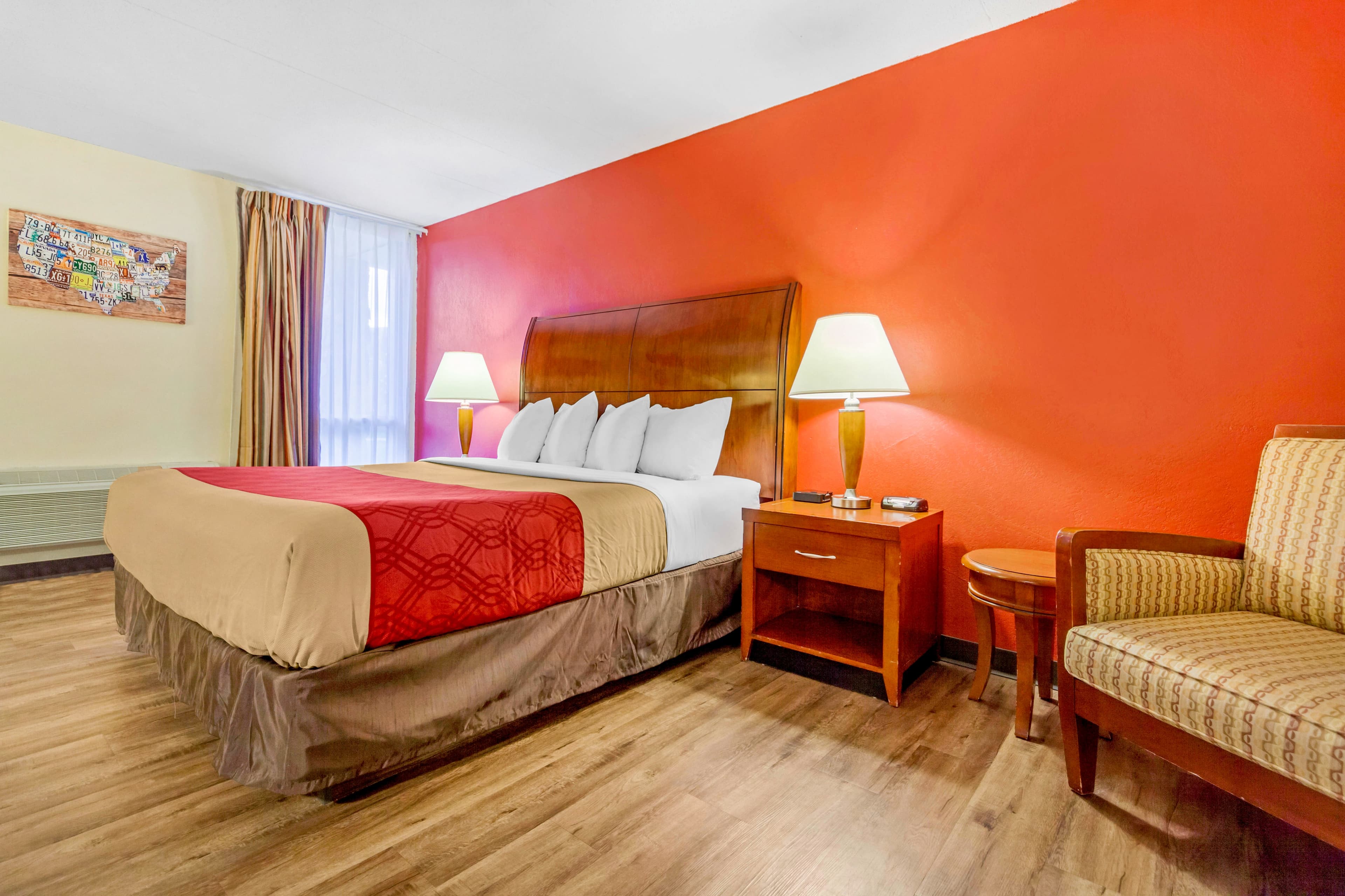 Econo Lodge Inn & Suites Brookings — 10