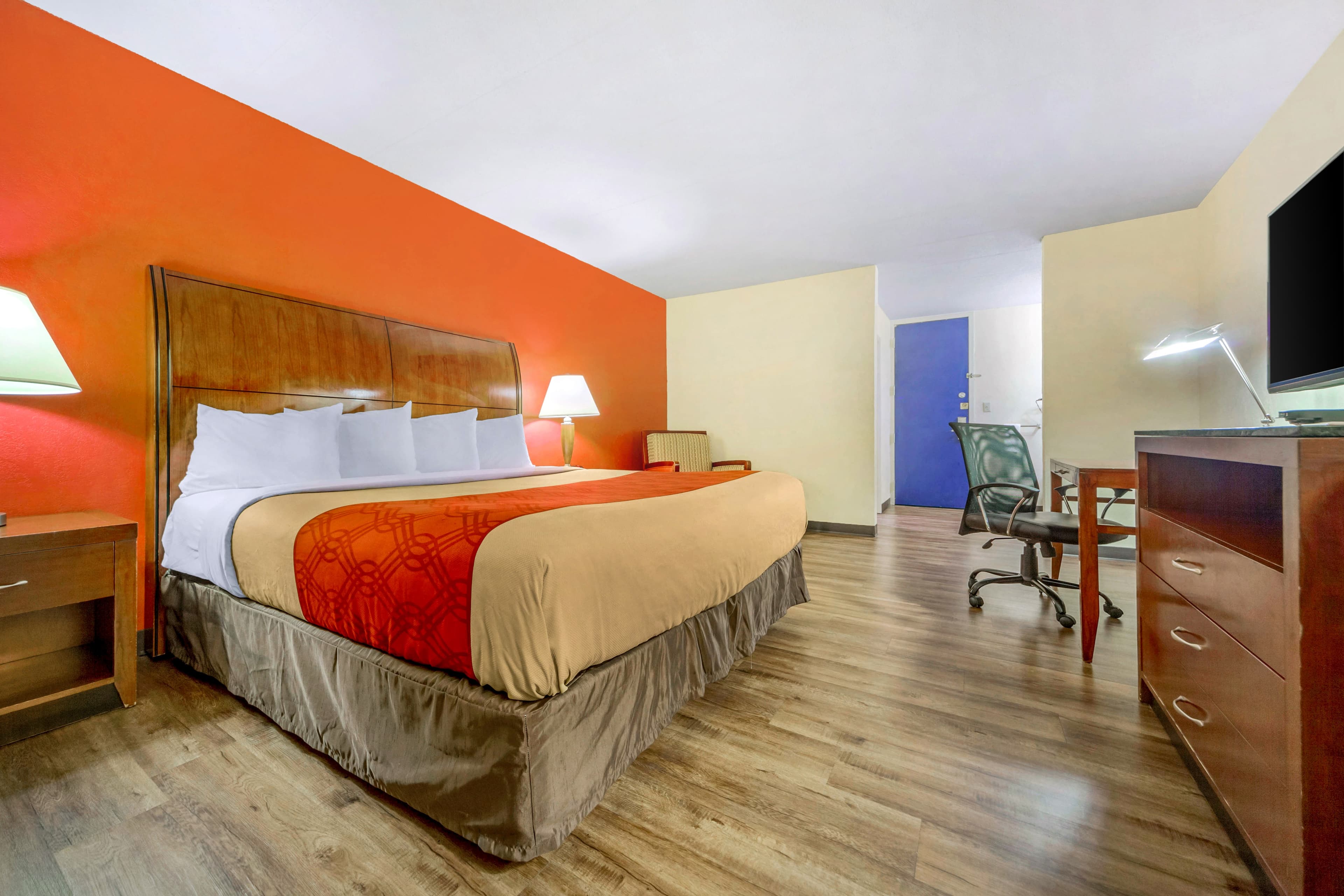 Econo Lodge Inn & Suites Brookings — 11