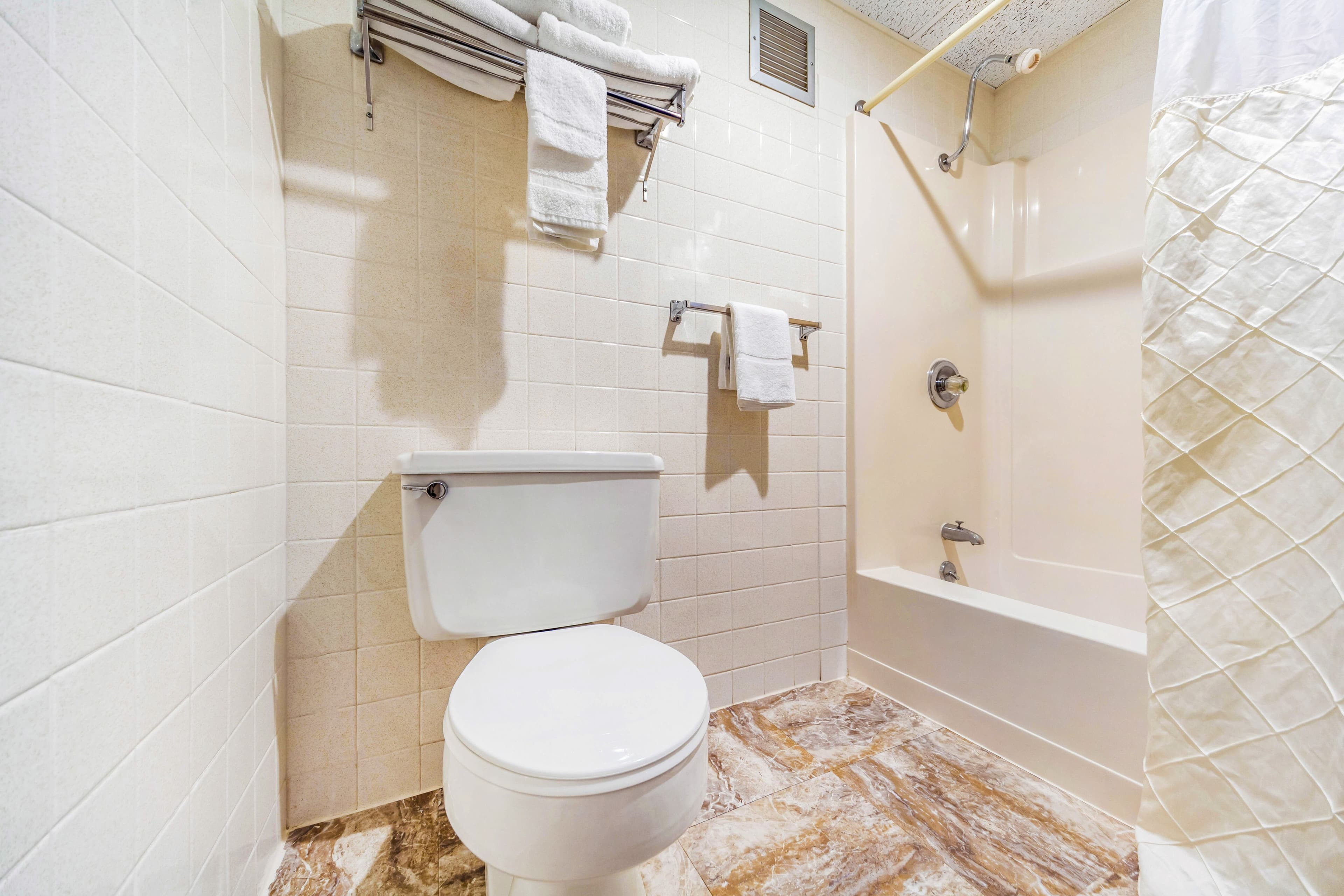 Econo Lodge Inn & Suites Brookings — 12