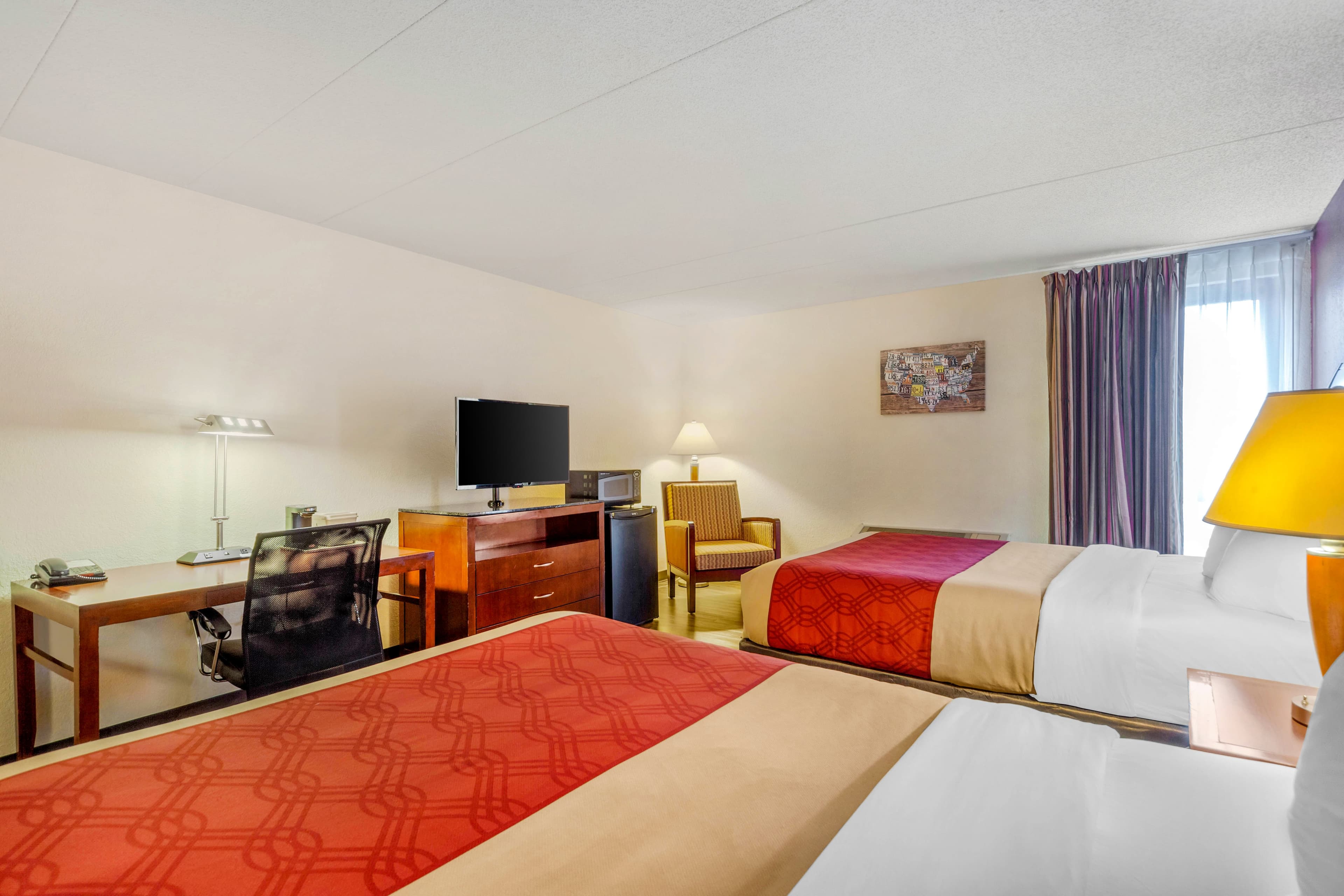 Econo Lodge Inn & Suites Brookings — 14