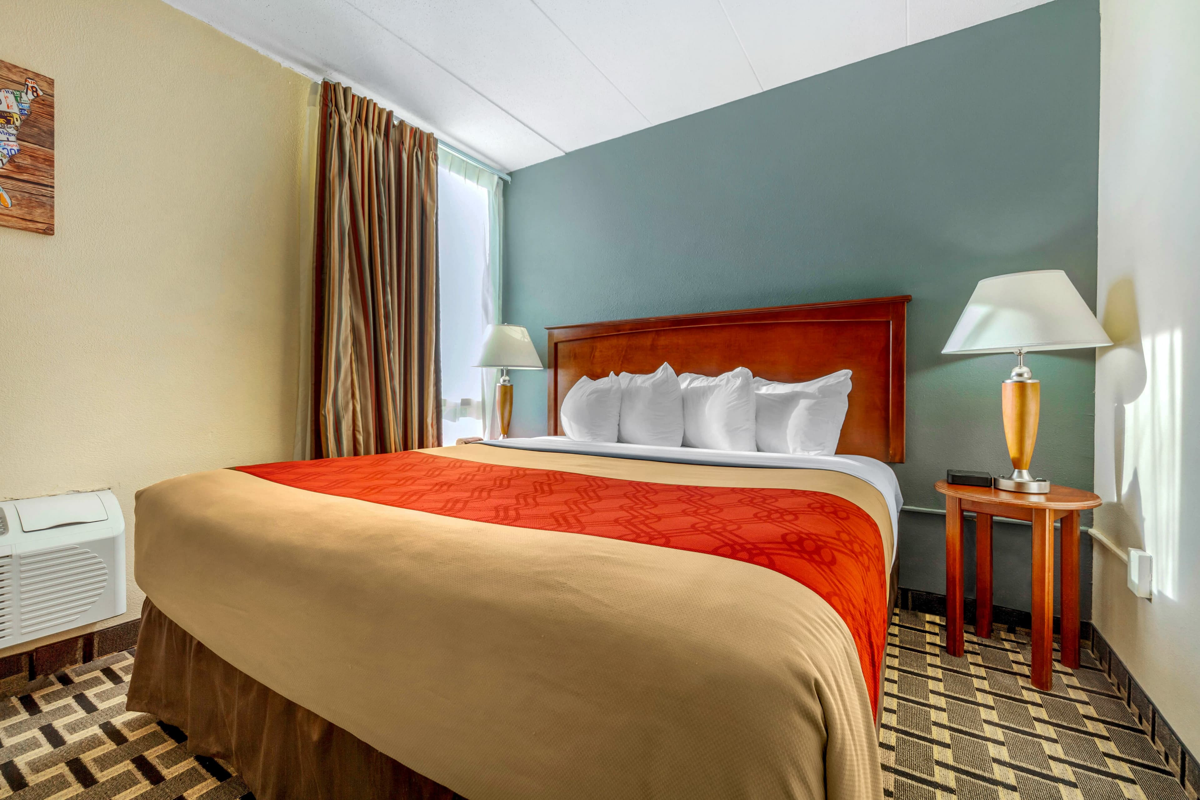 Econo Lodge Inn & Suites Brookings — 23