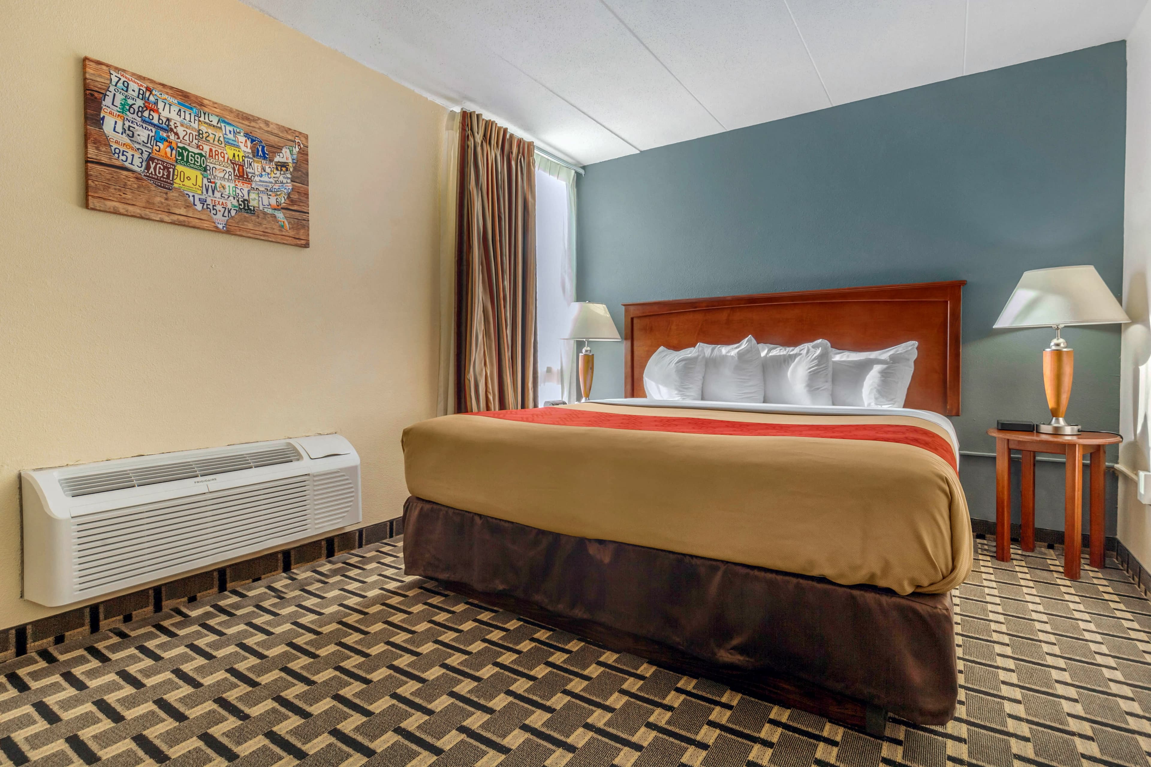 Econo Lodge Inn & Suites Brookings — 24