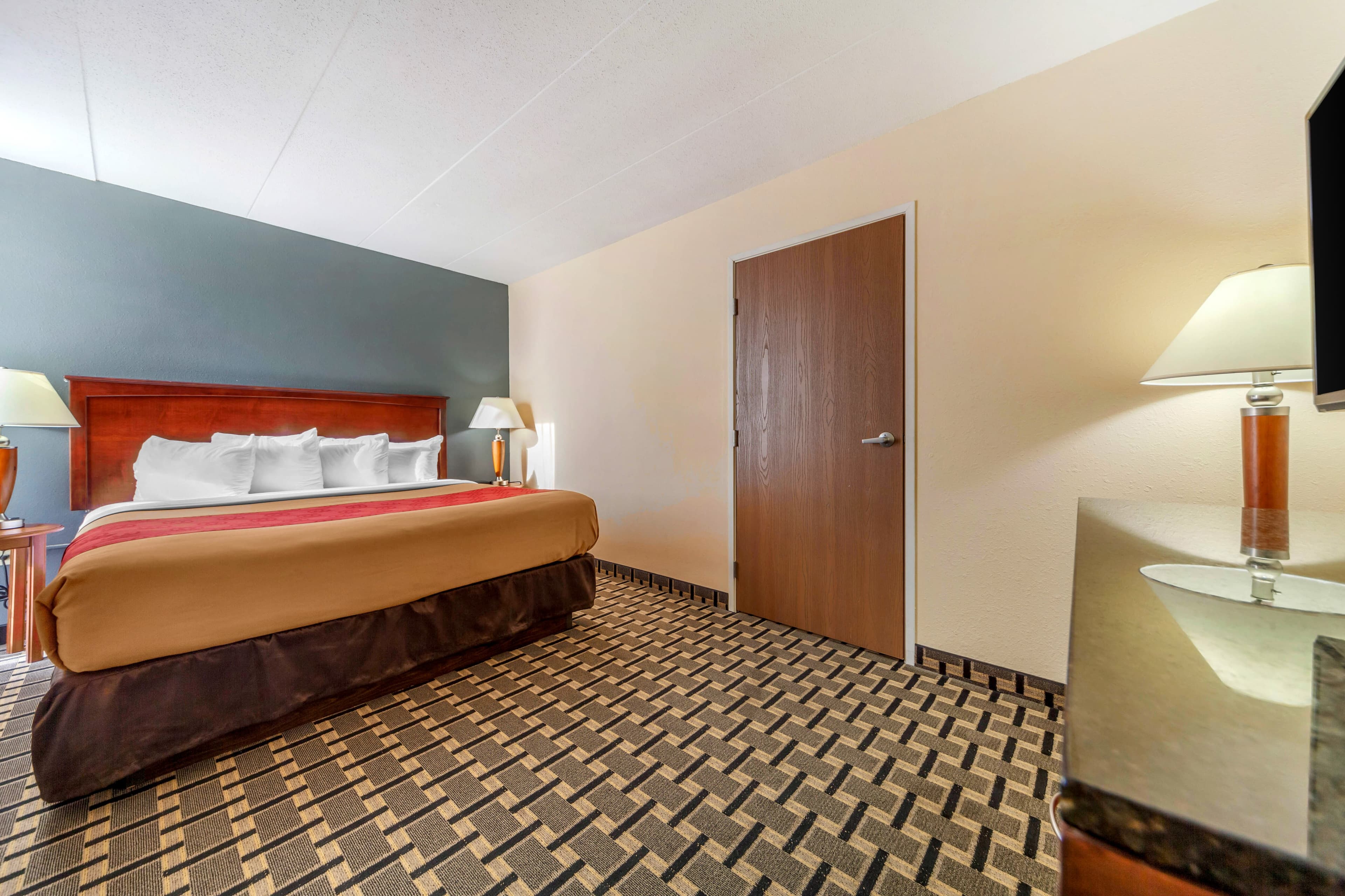 Econo Lodge Inn & Suites Brookings — 26