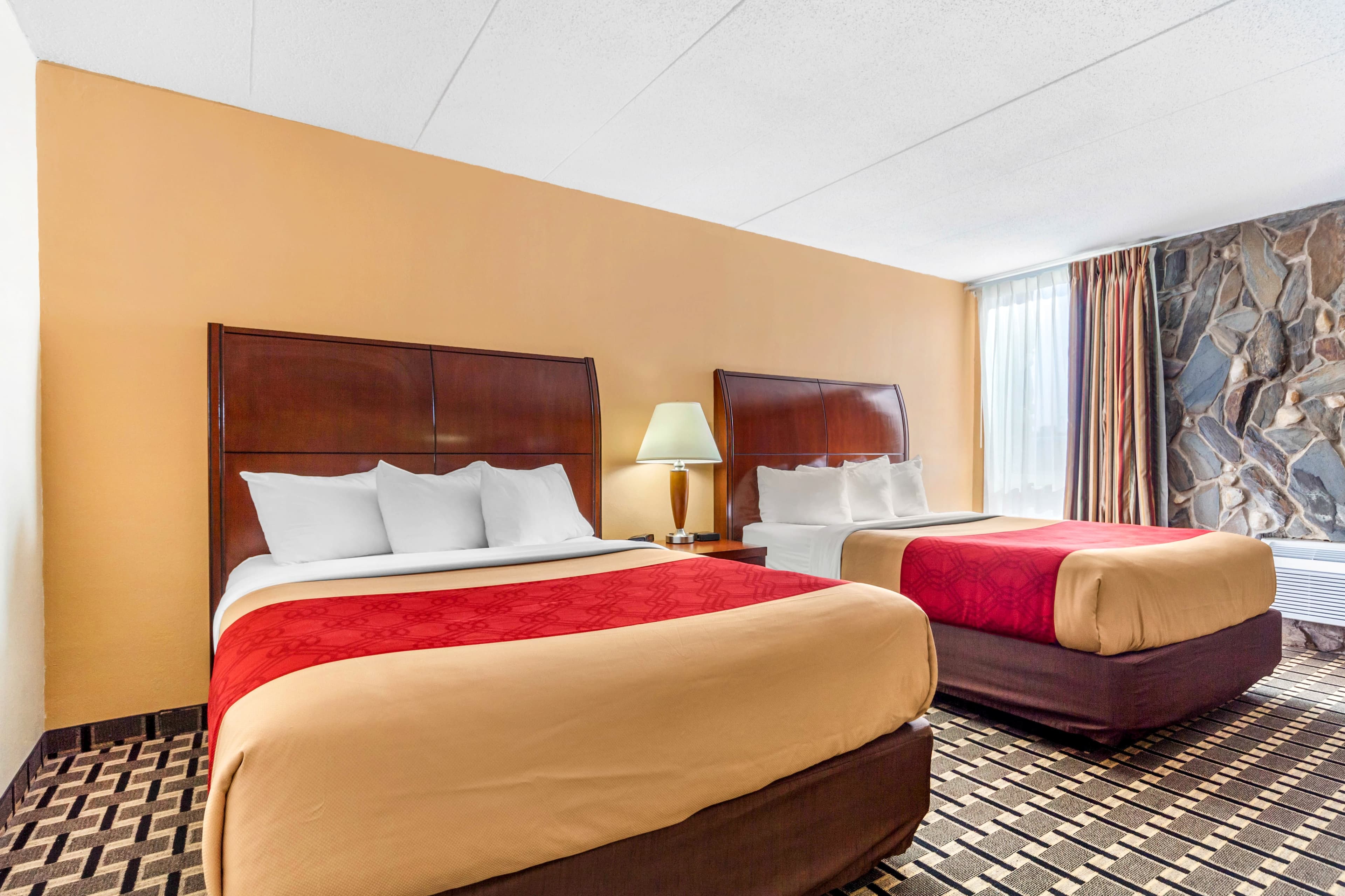 Econo Lodge Inn & Suites Brookings — 31