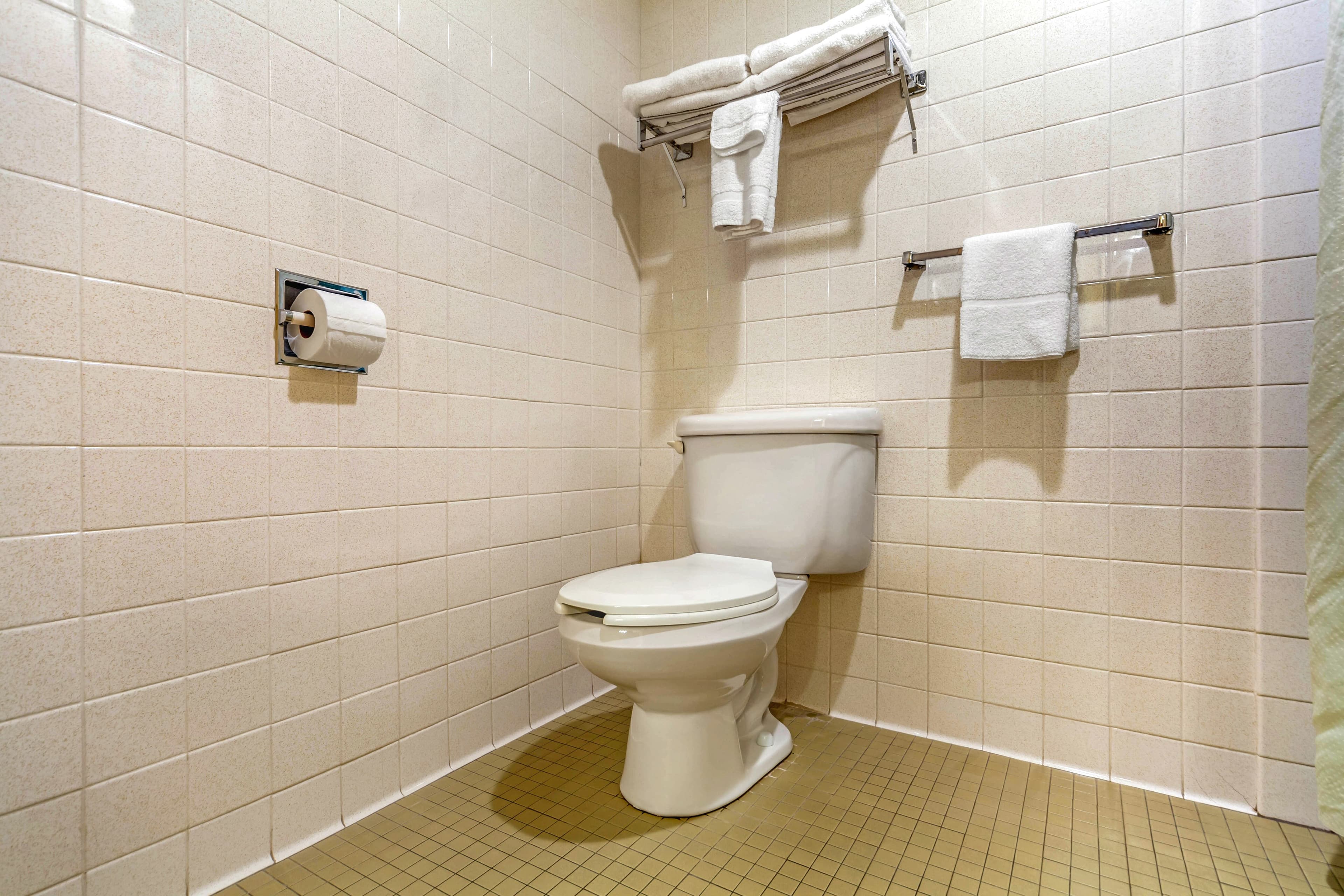 Econo Lodge Inn & Suites Brookings — 32
