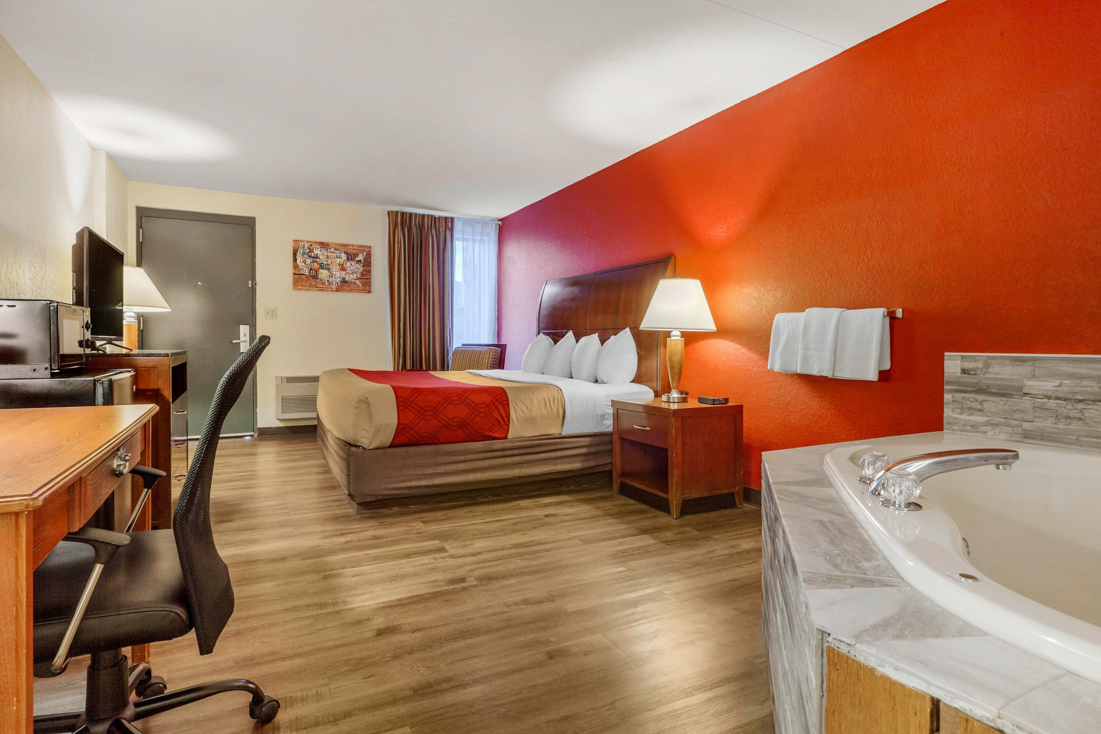 Econo Lodge Inn & Suites Brookings — 33