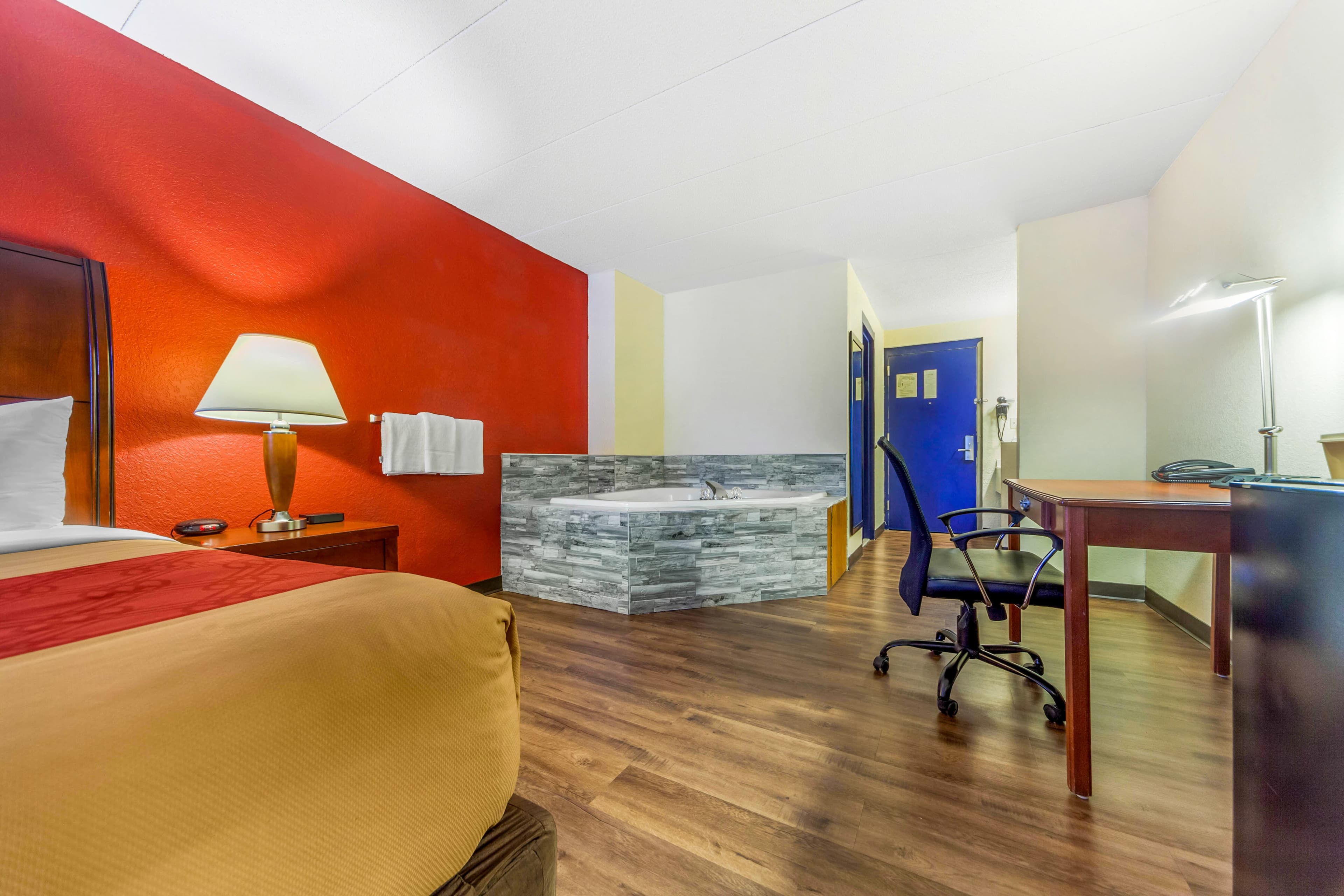 Econo Lodge Inn & Suites Brookings — 35