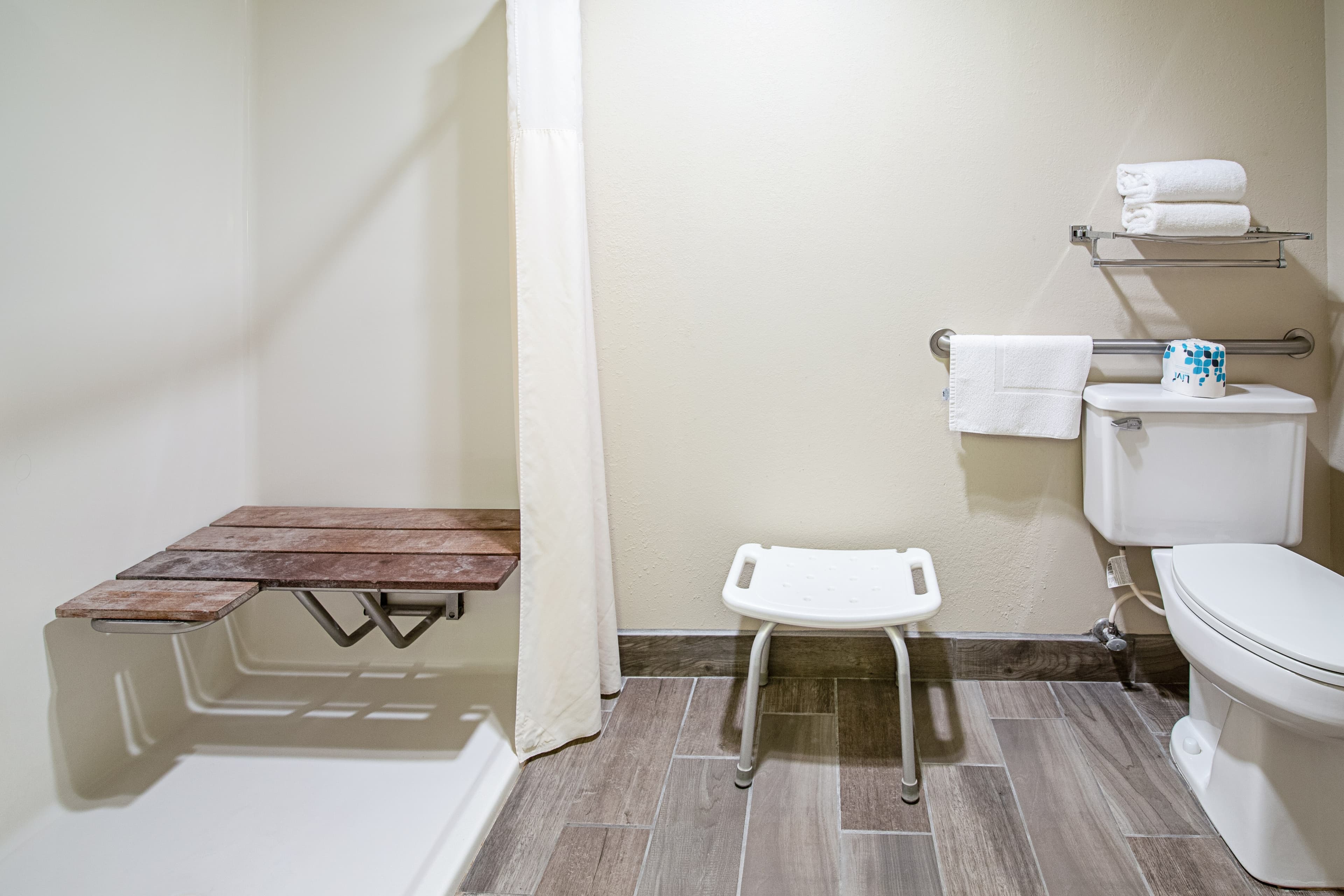 Quality Inn Huron - Image 4