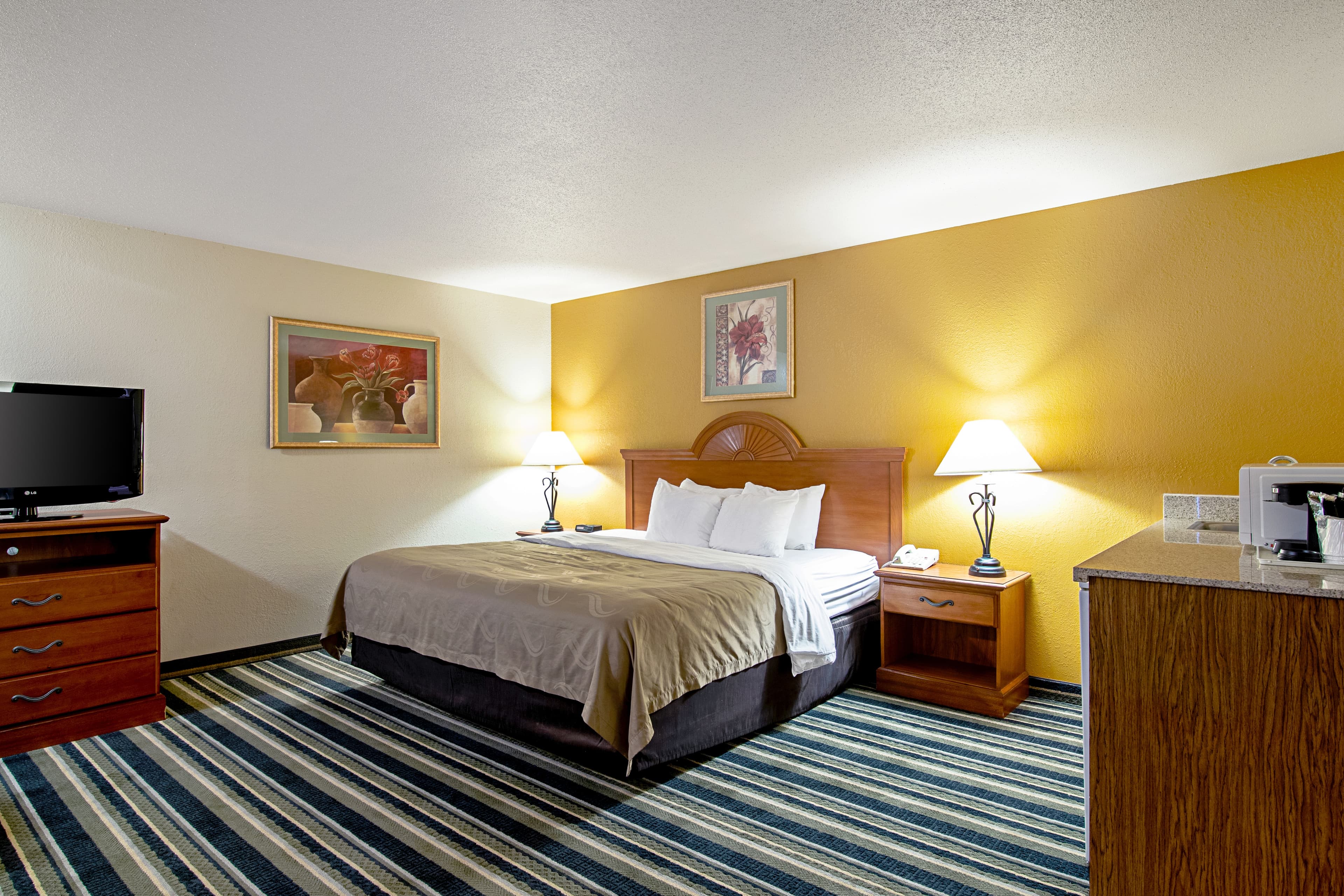 Quality Inn Huron — 11