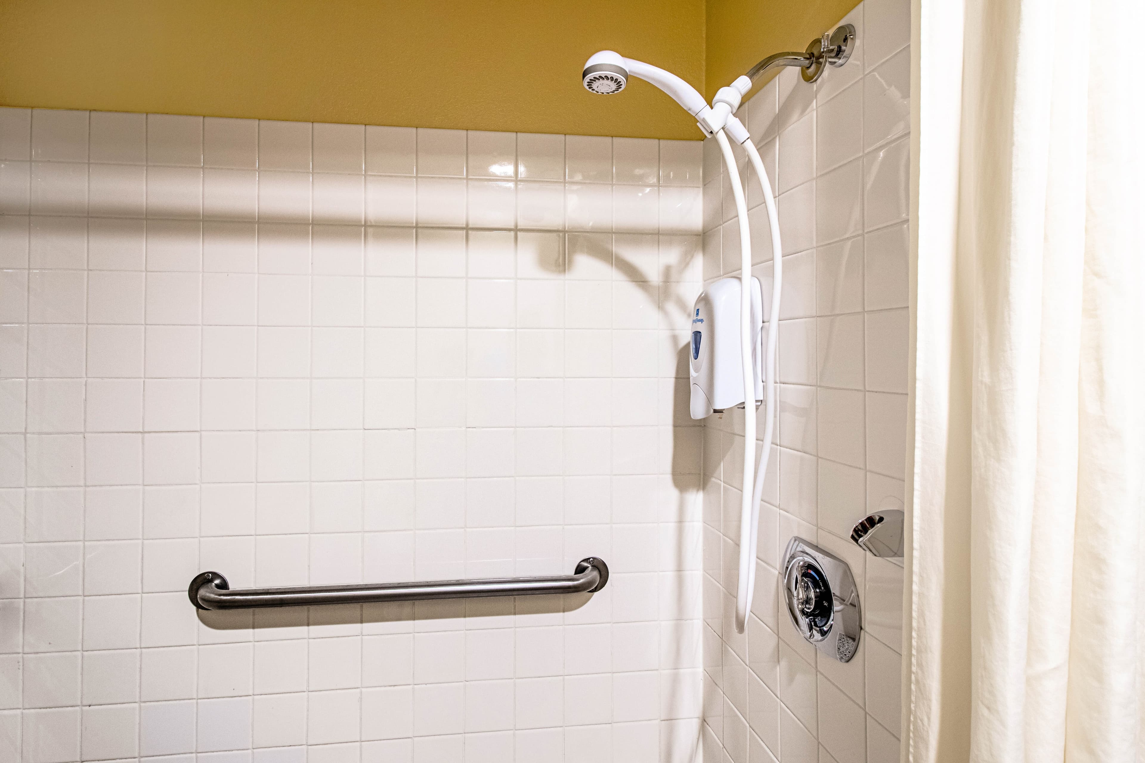 Econo Lodge Watertown — 6
