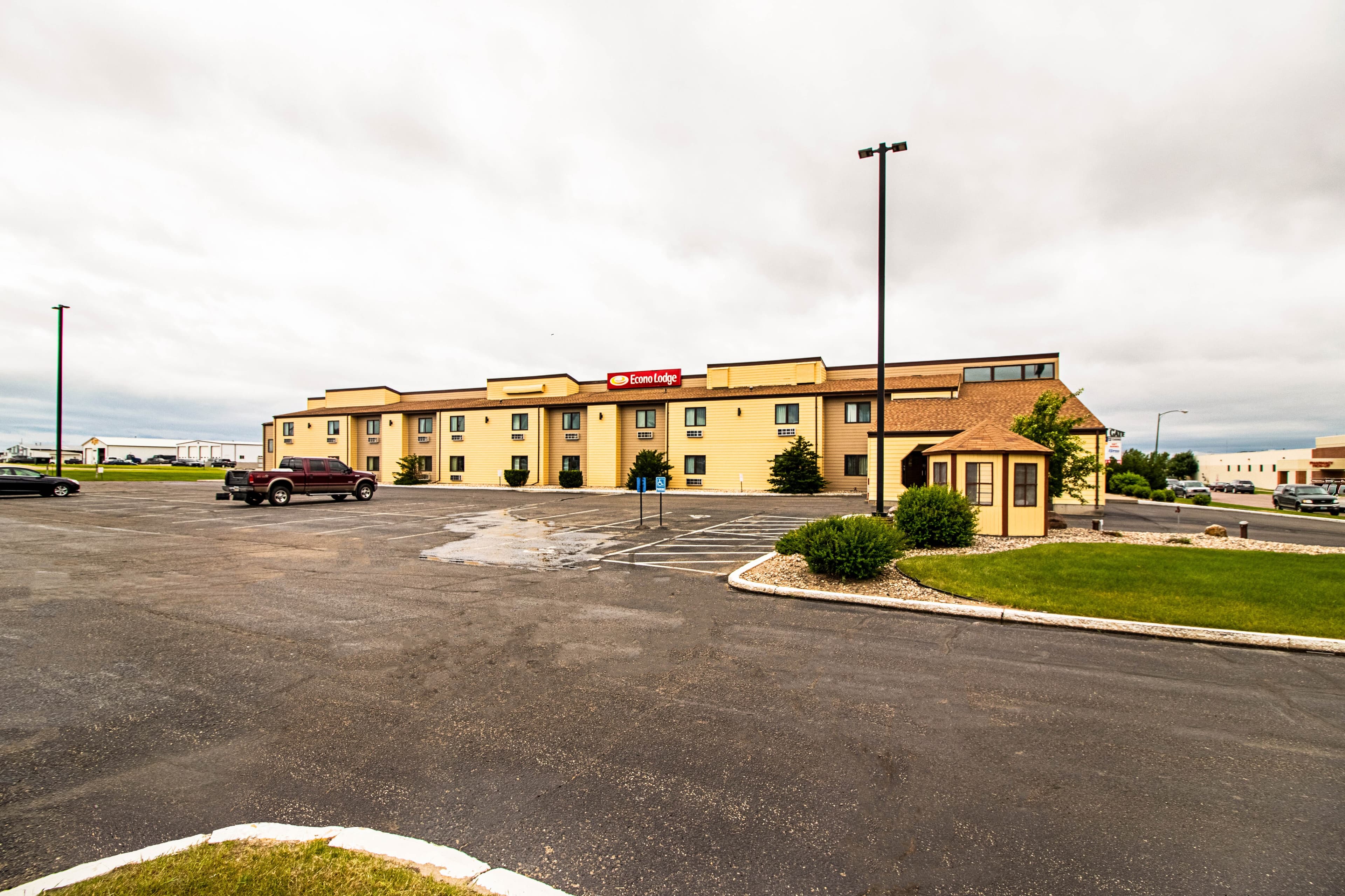 Econo Lodge Watertown - Image 1