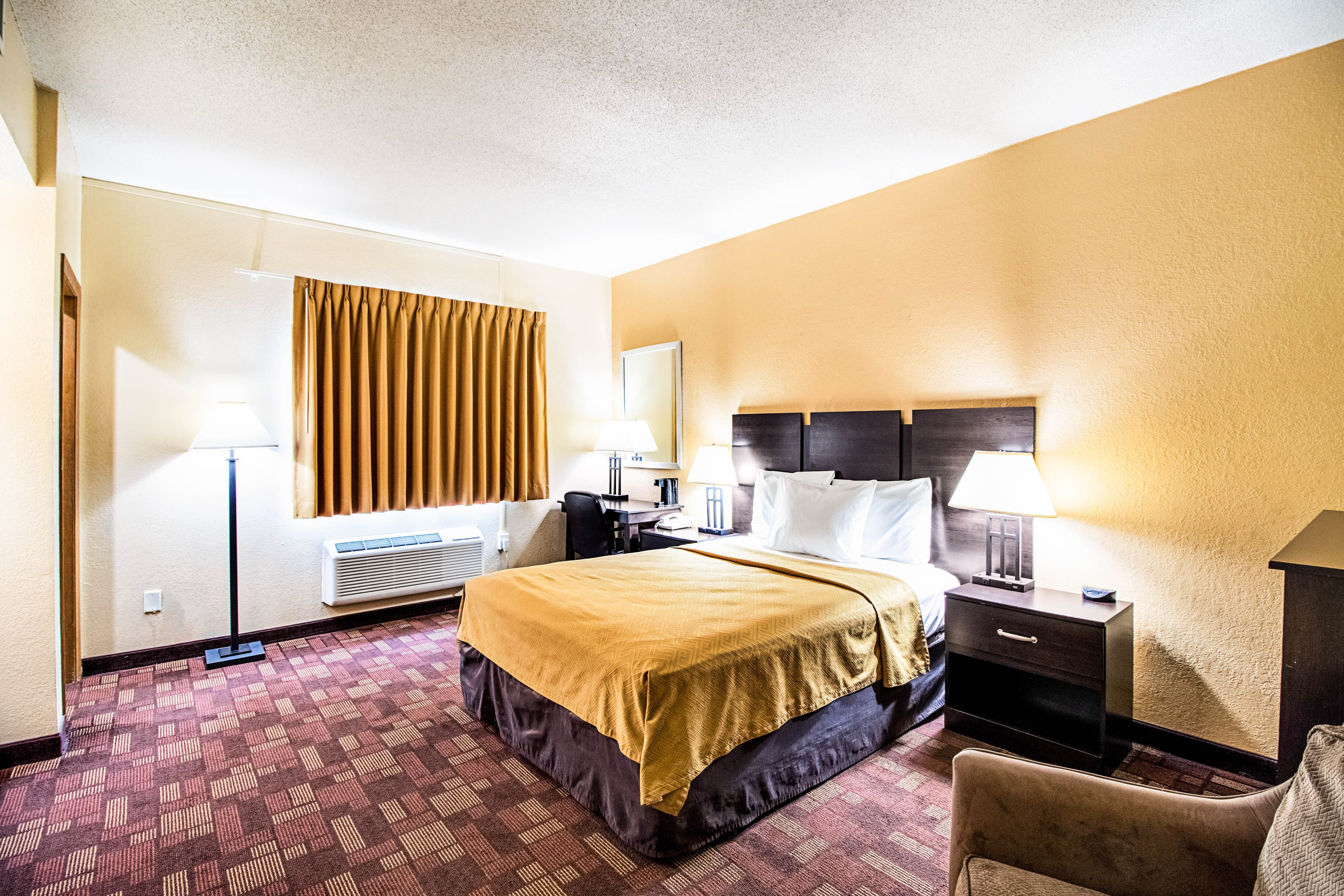 Econo Lodge Watertown - Image 2