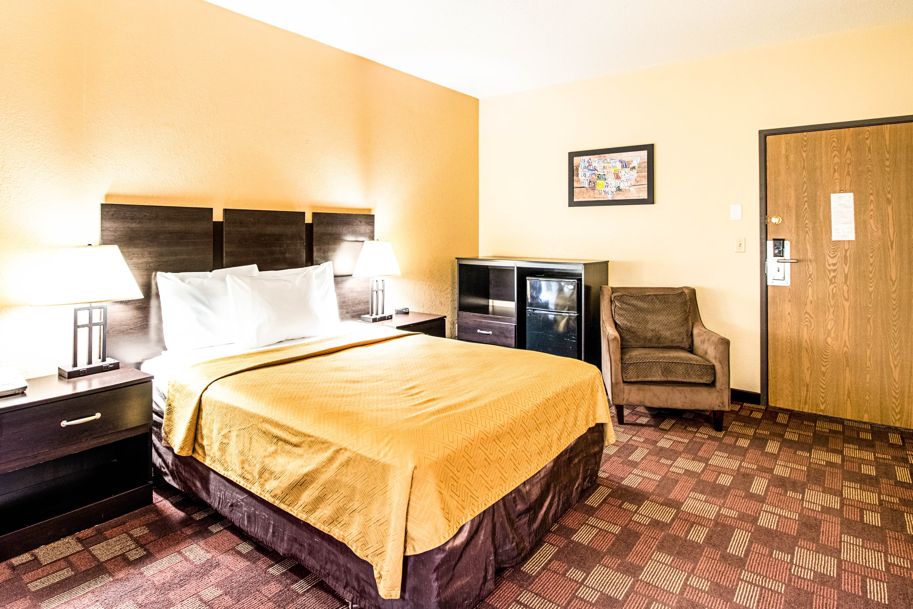 Econo Lodge Watertown - Image 4