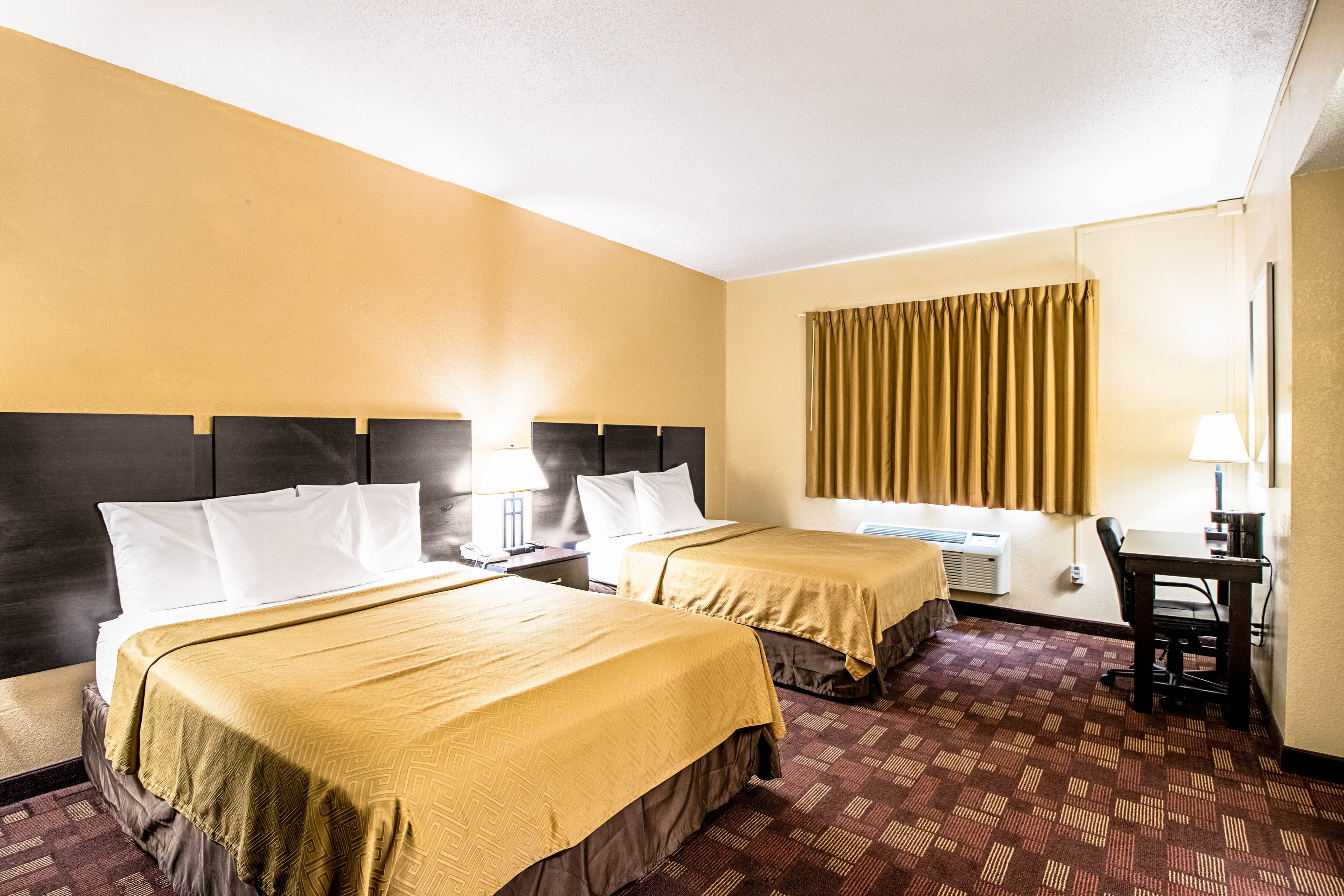 Econo Lodge Watertown — 11