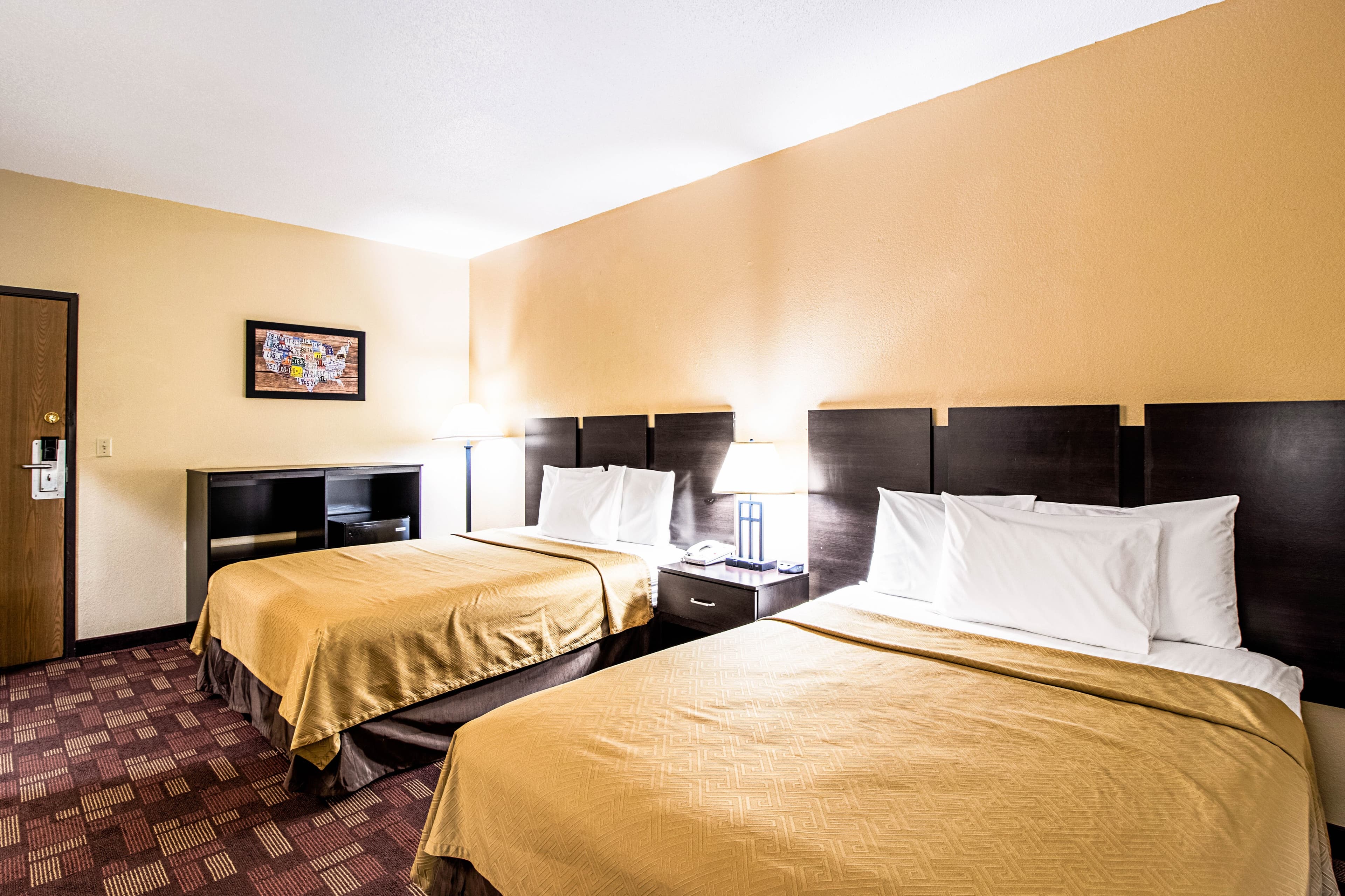 Econo Lodge Watertown — 12