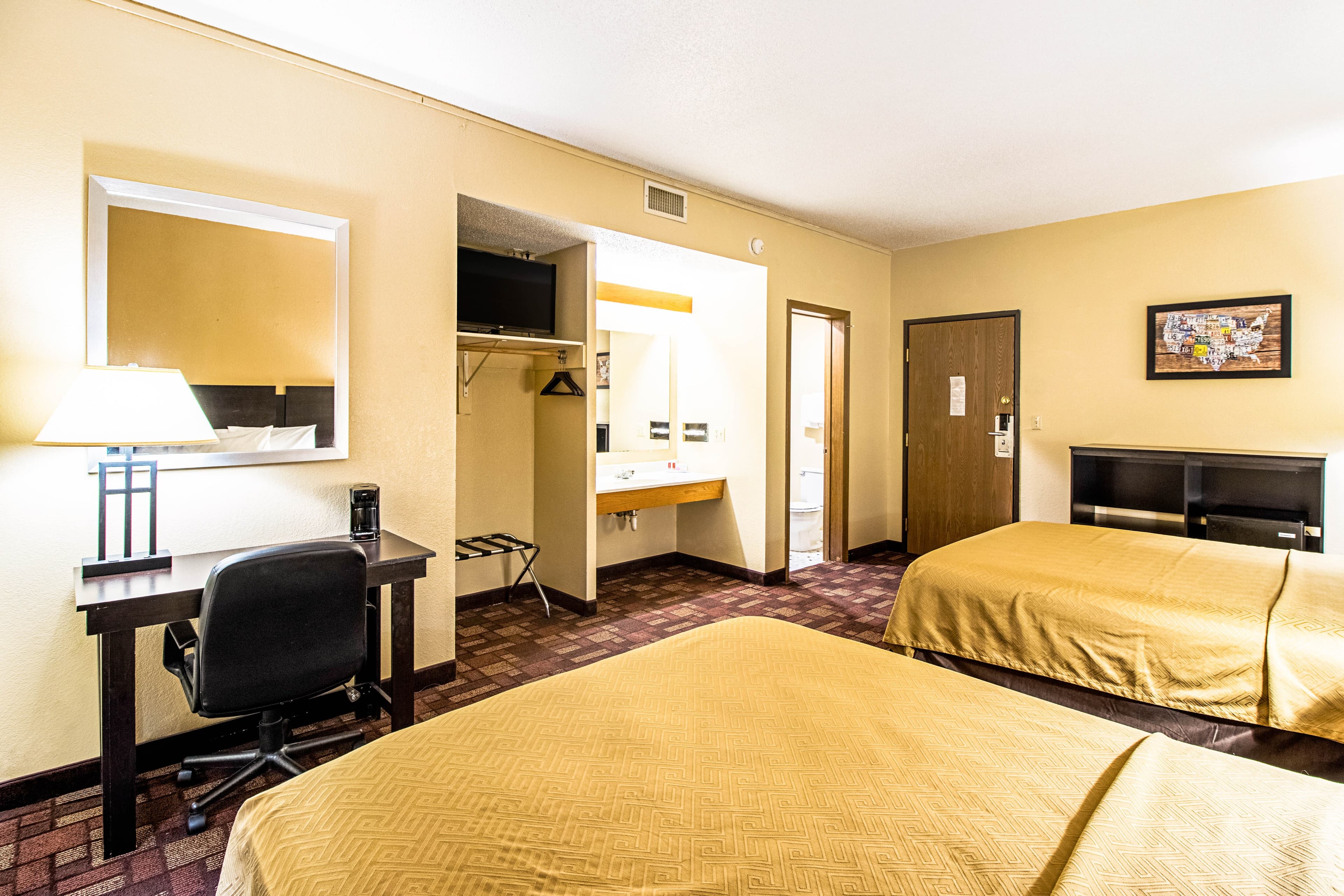 Econo Lodge Watertown — 13