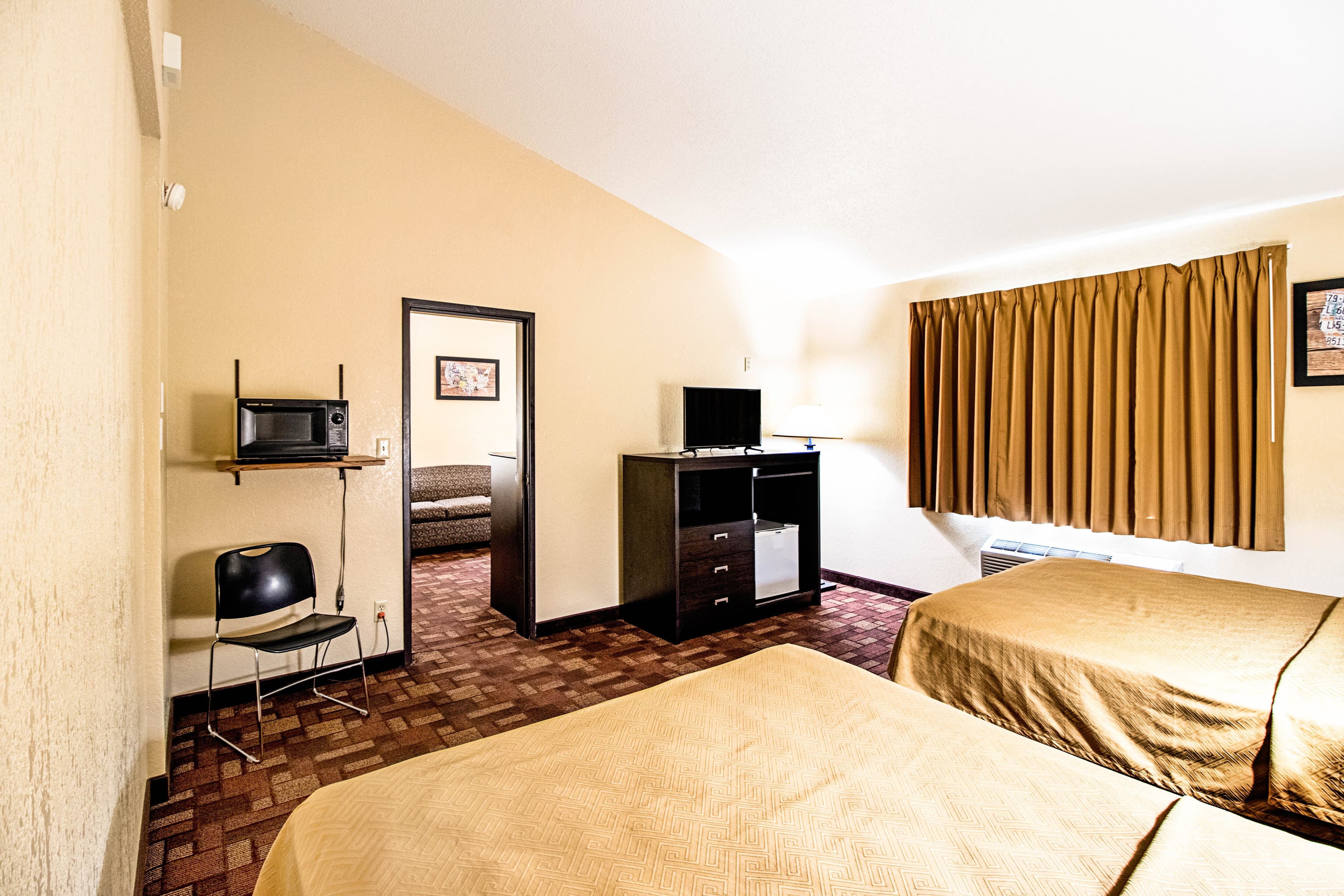 Econo Lodge Watertown — 18