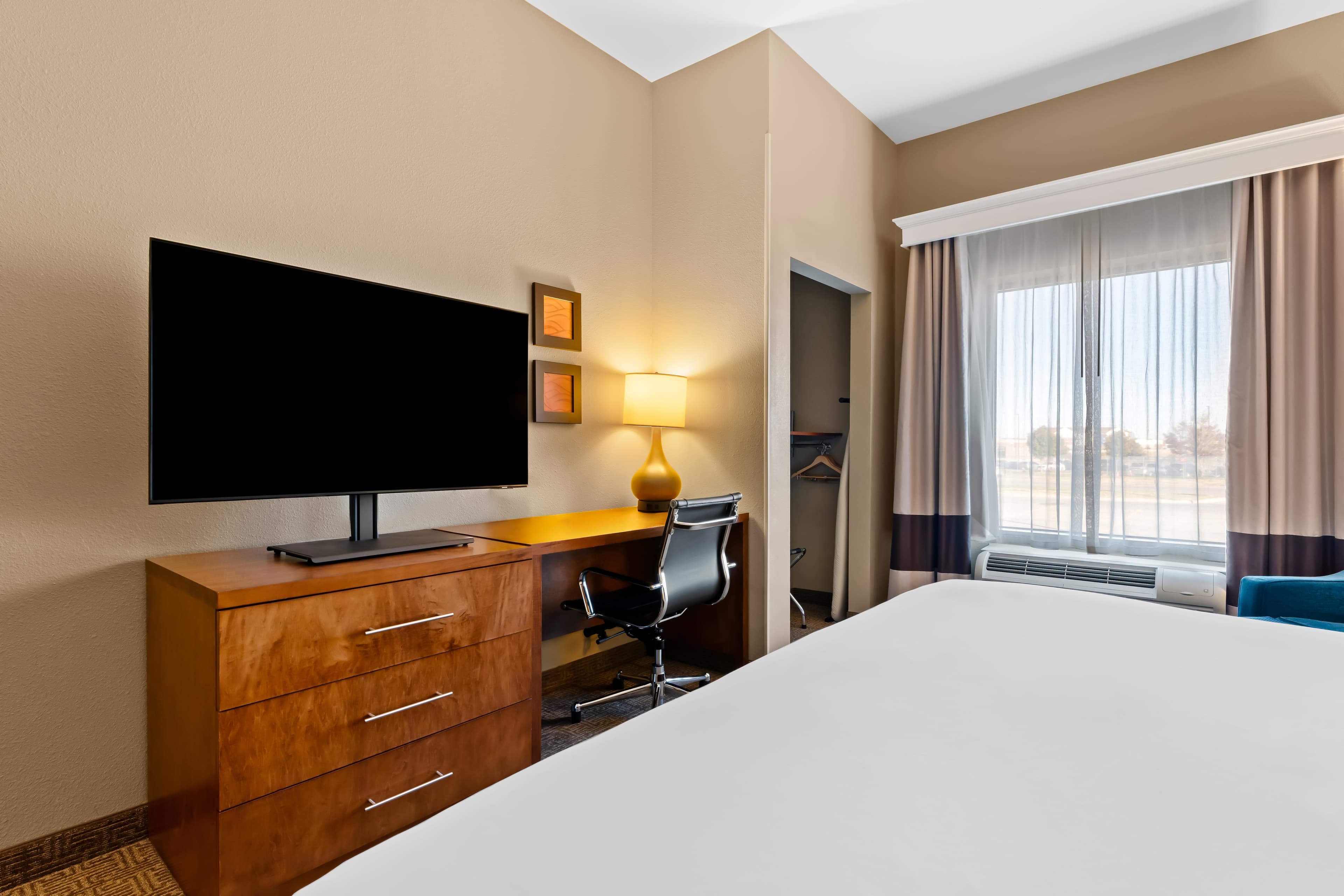 Comfort Inn & Suites Avera Southwest — 4