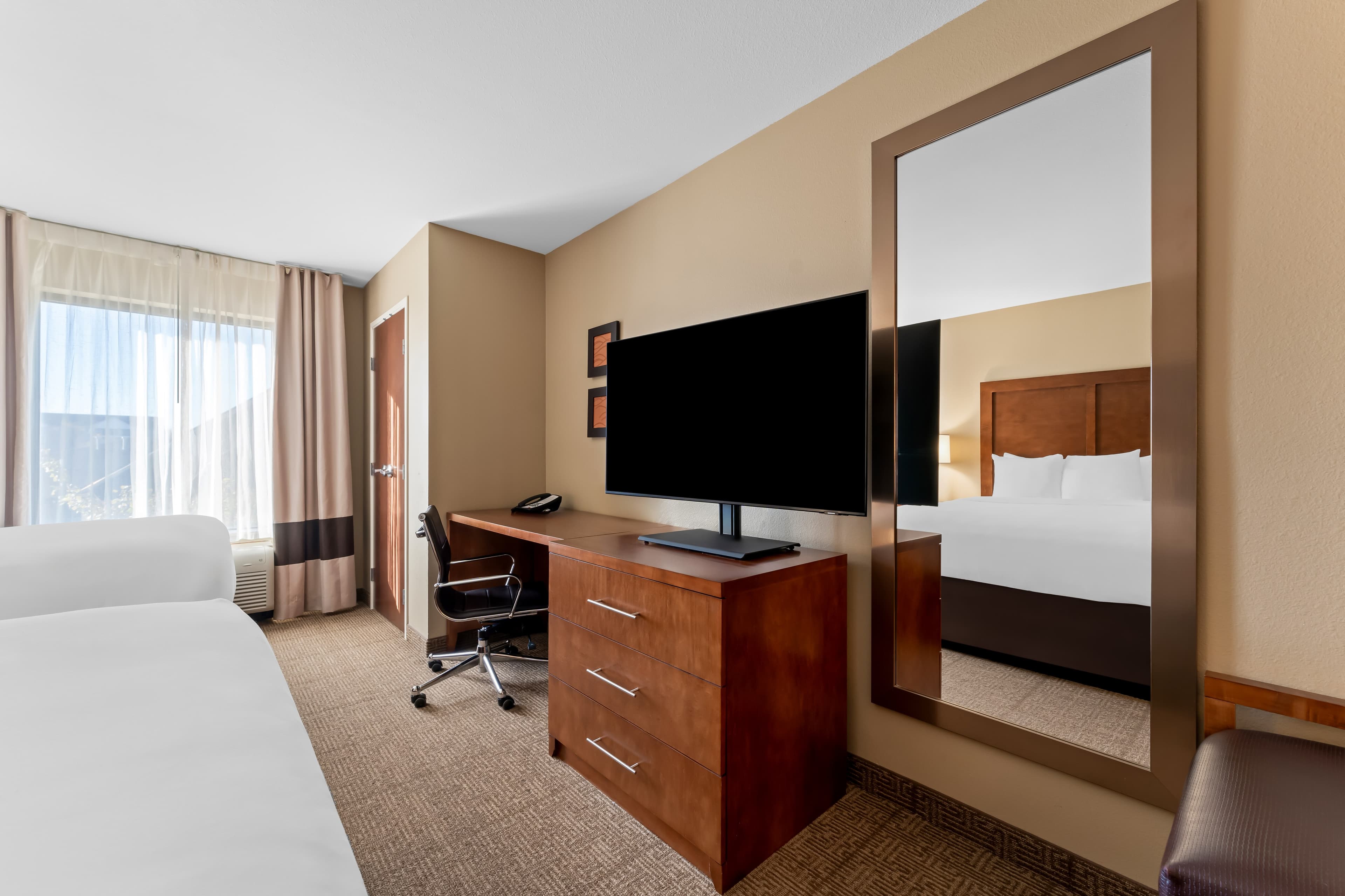 Comfort Inn & Suites Avera Southwest — 36