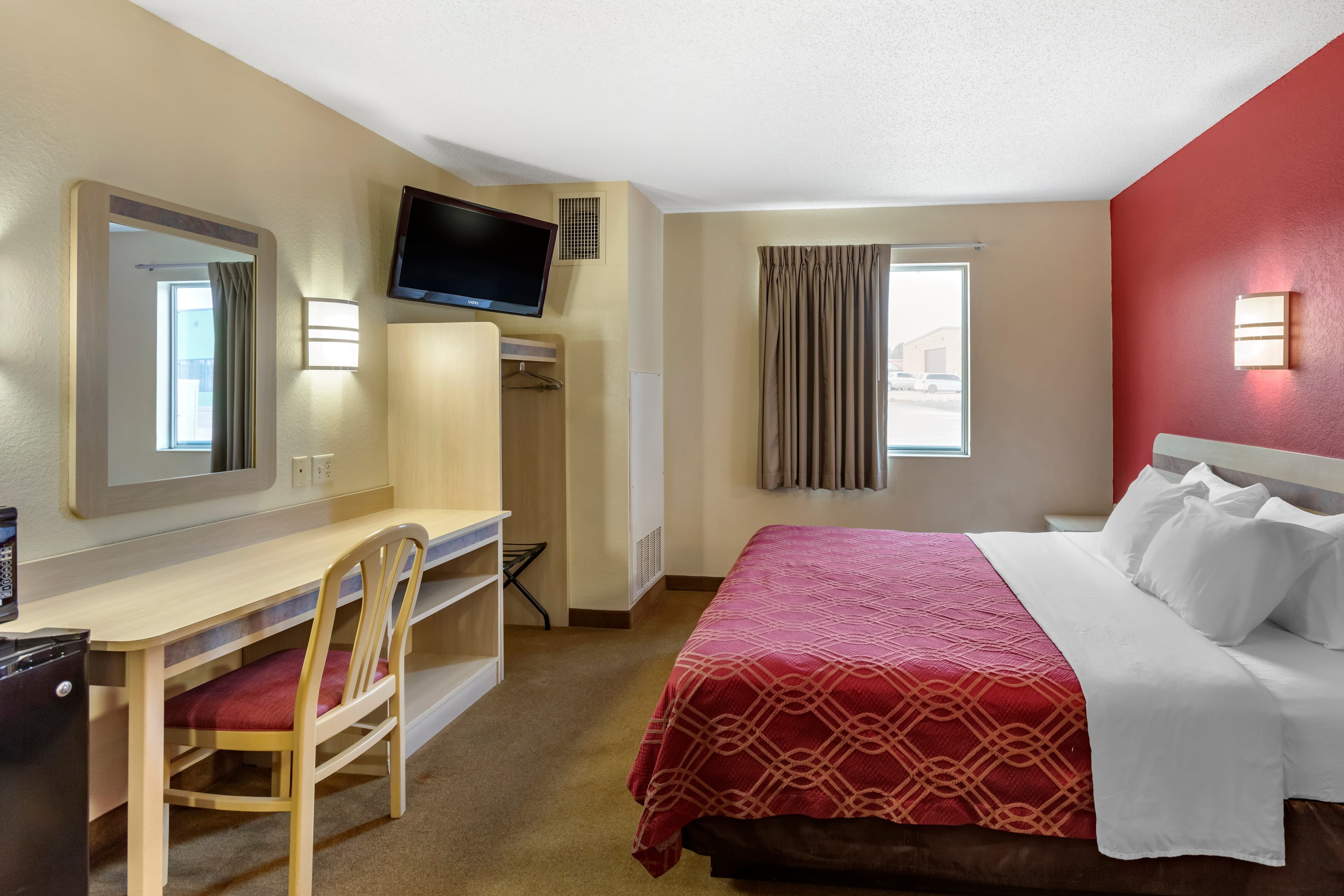 Econo Lodge Belle Fourche — 3