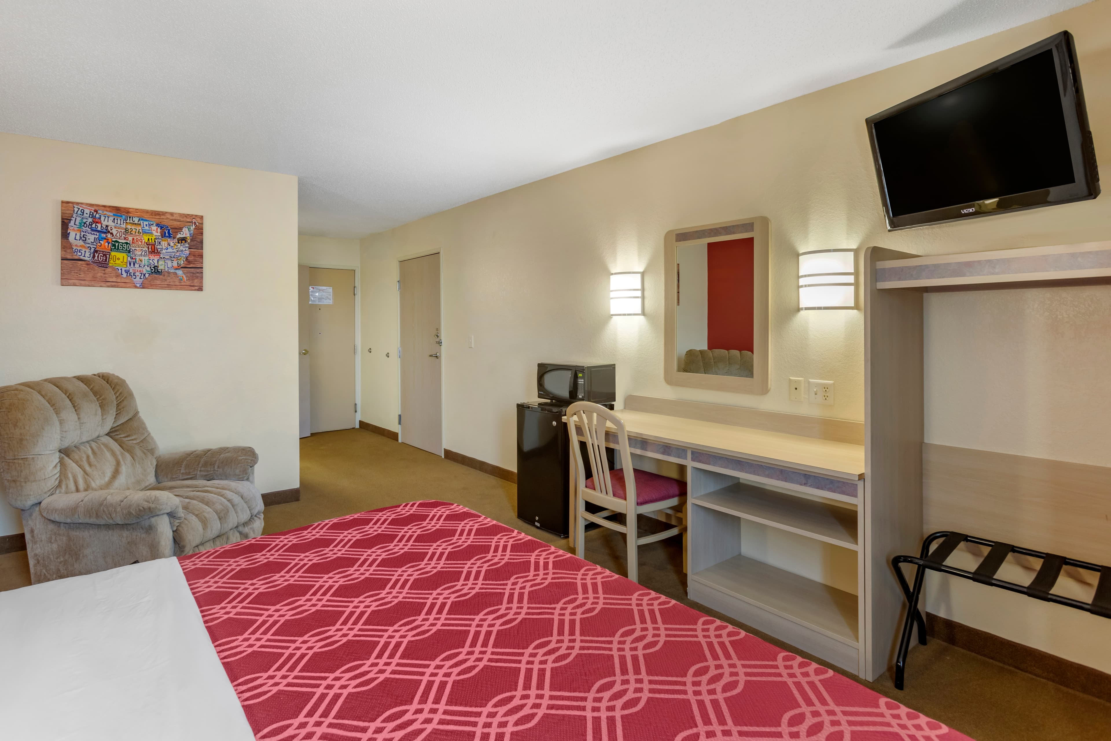 Econo Lodge Belle Fourche — 4