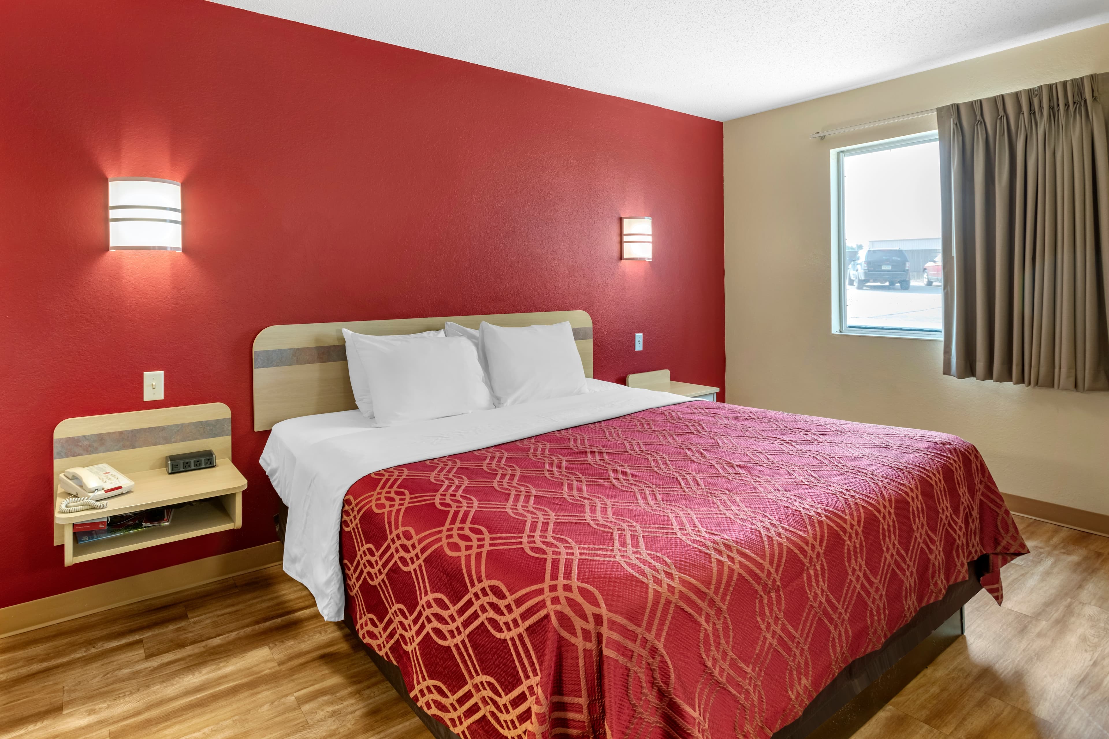 Econo Lodge Belle Fourche — 10