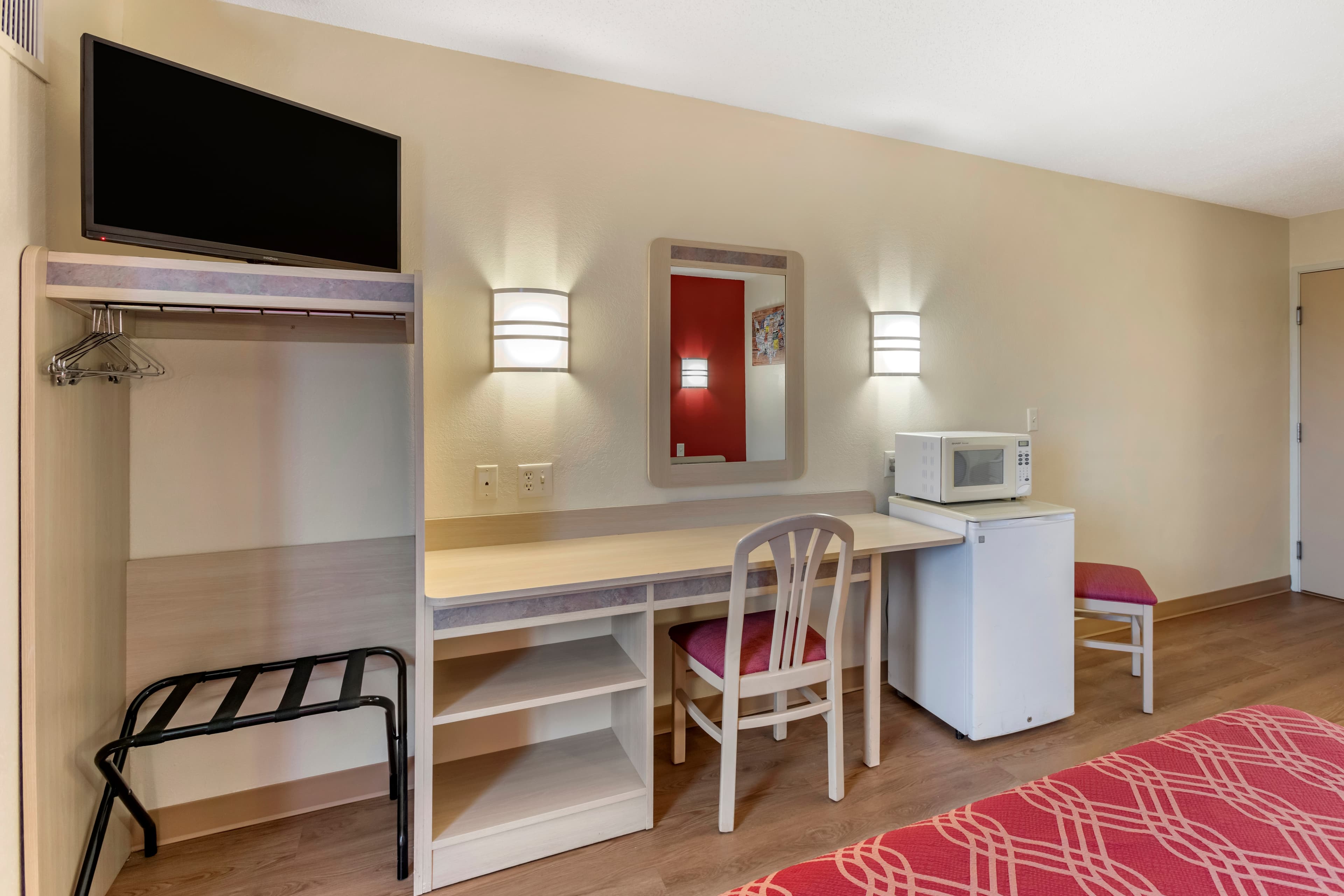 Econo Lodge Belle Fourche — 16