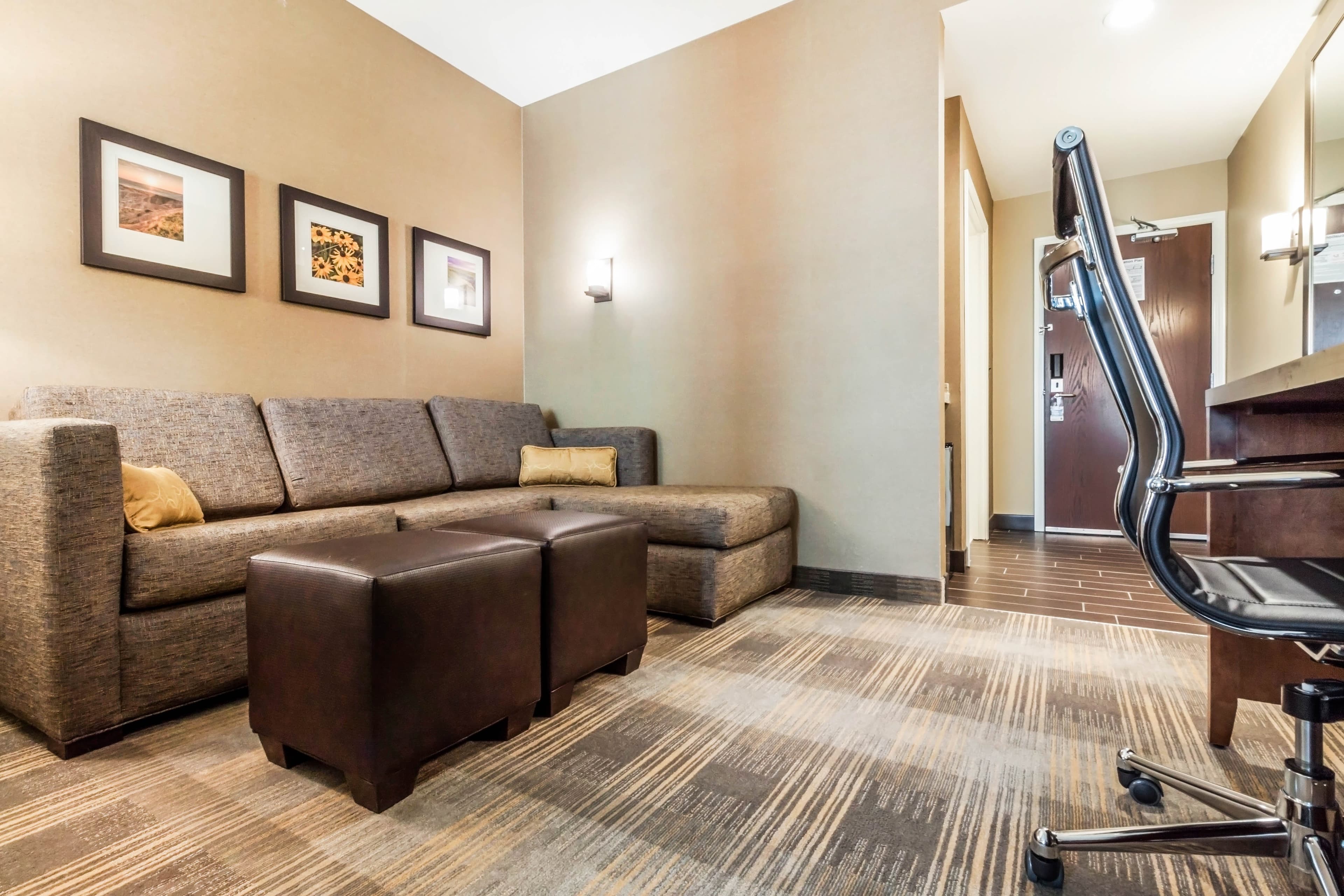 Comfort Suites University - Image 4