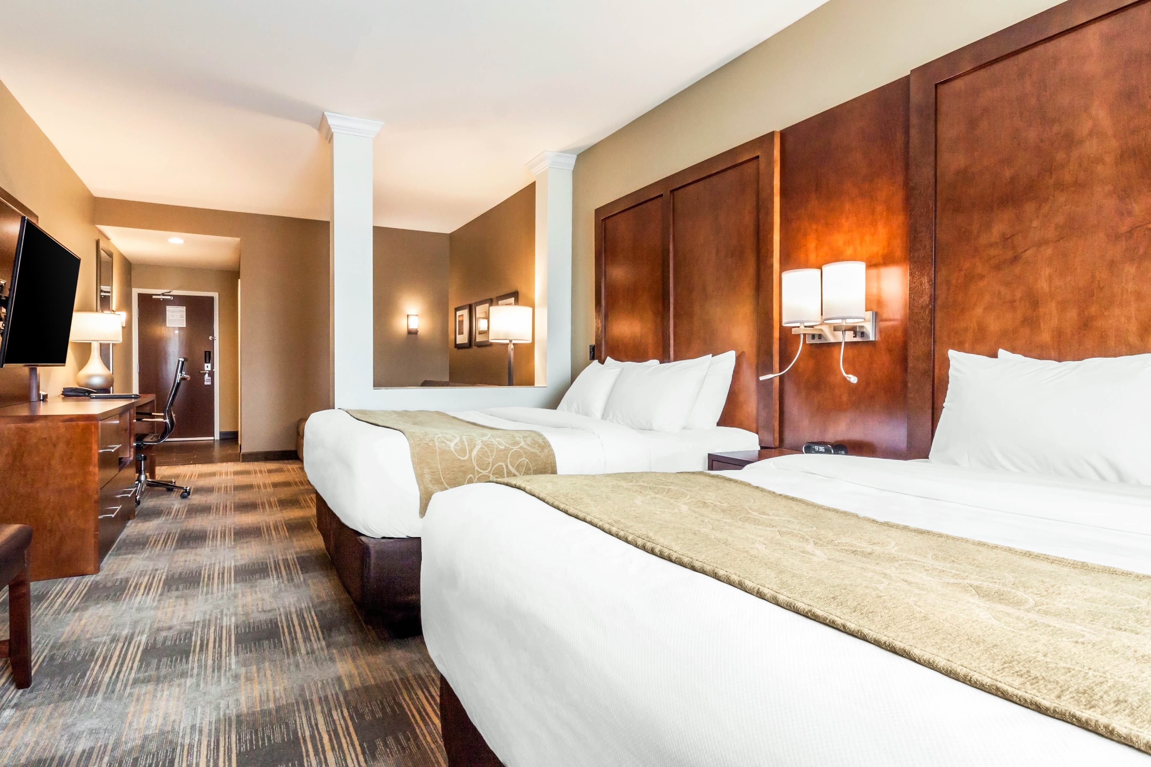Comfort Suites University - Image 1