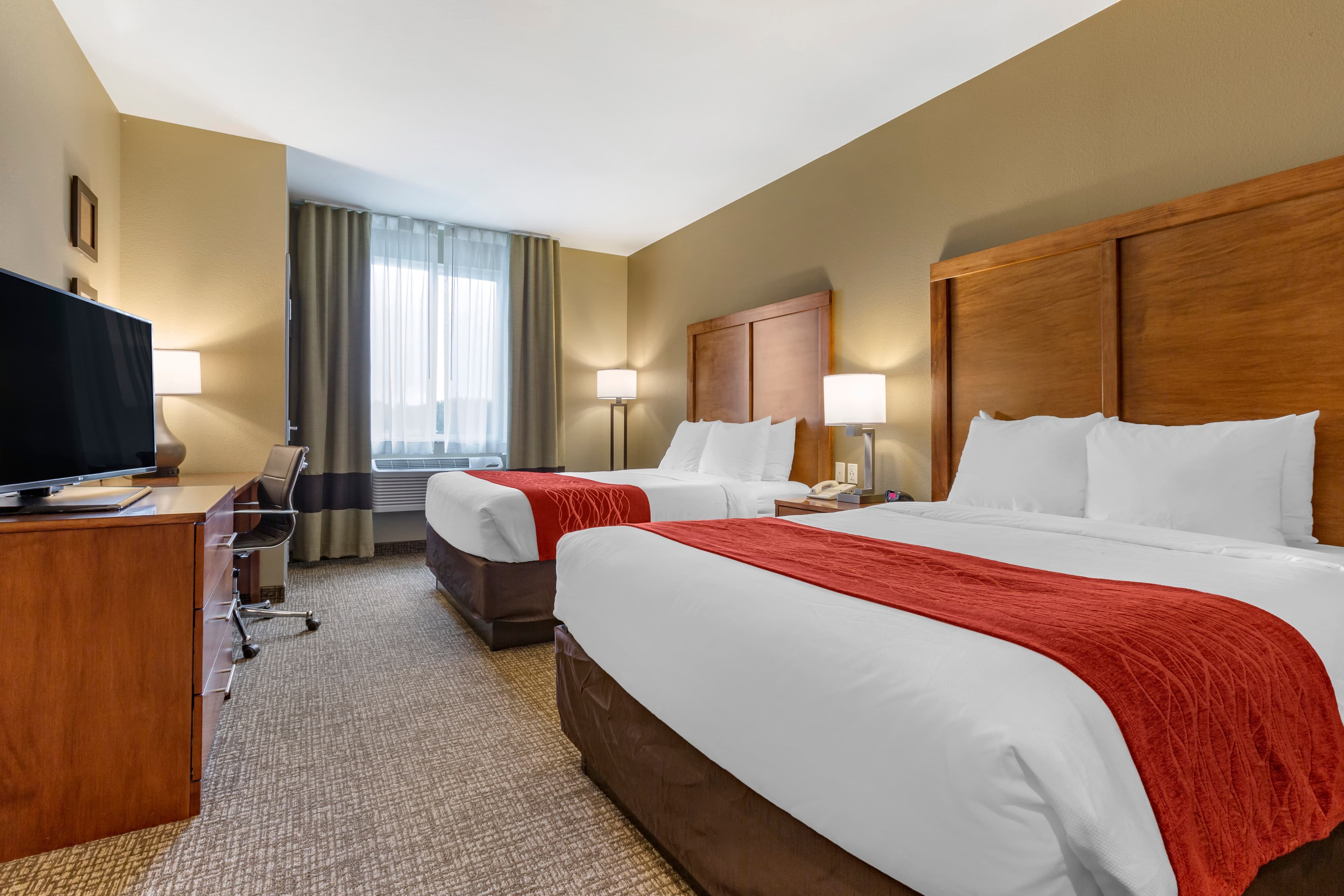 Comfort Inn & Suites Near Mt. Rushmore - Image 5