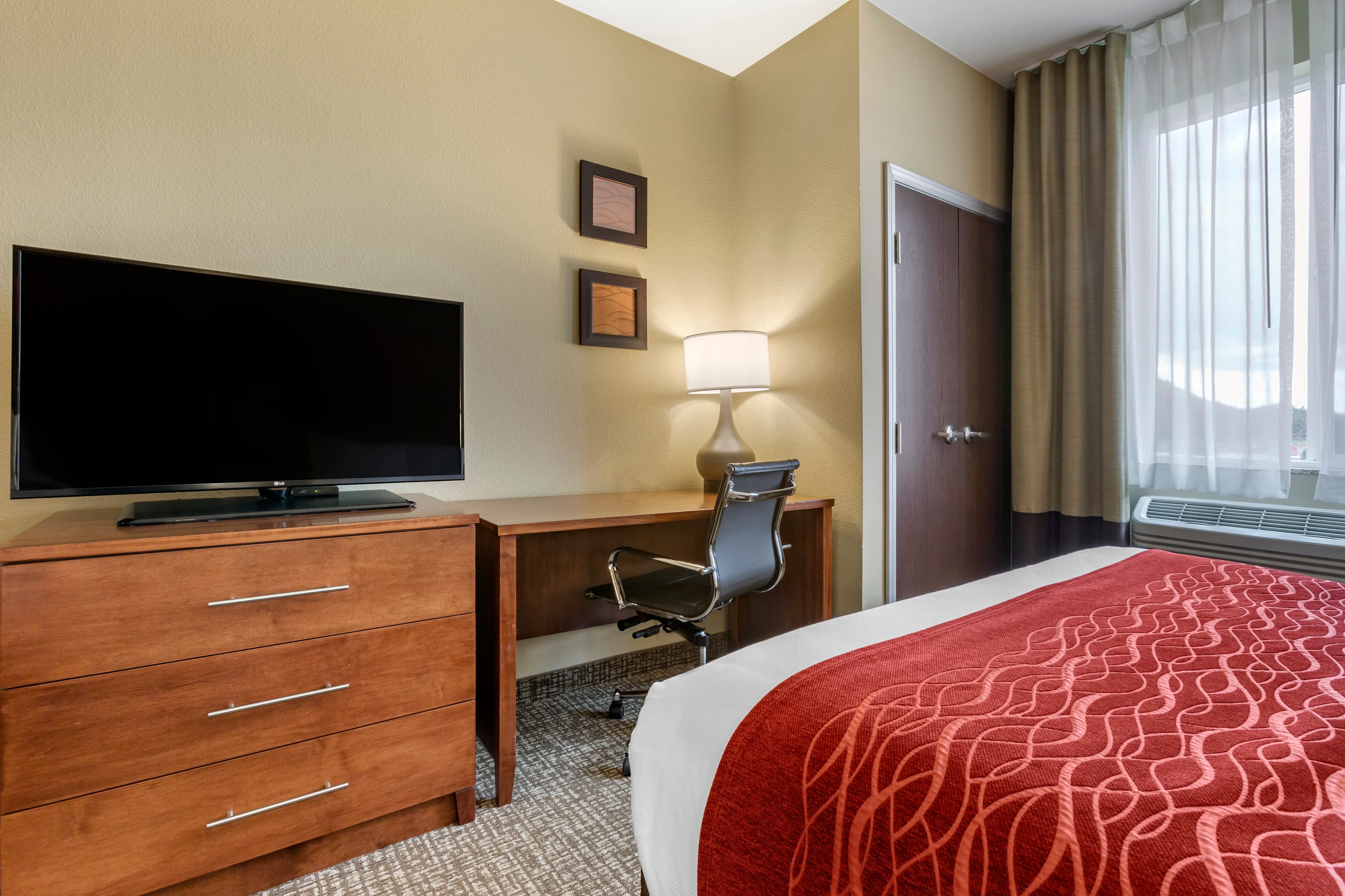 Comfort Inn & Suites Near Mt. Rushmore — 6