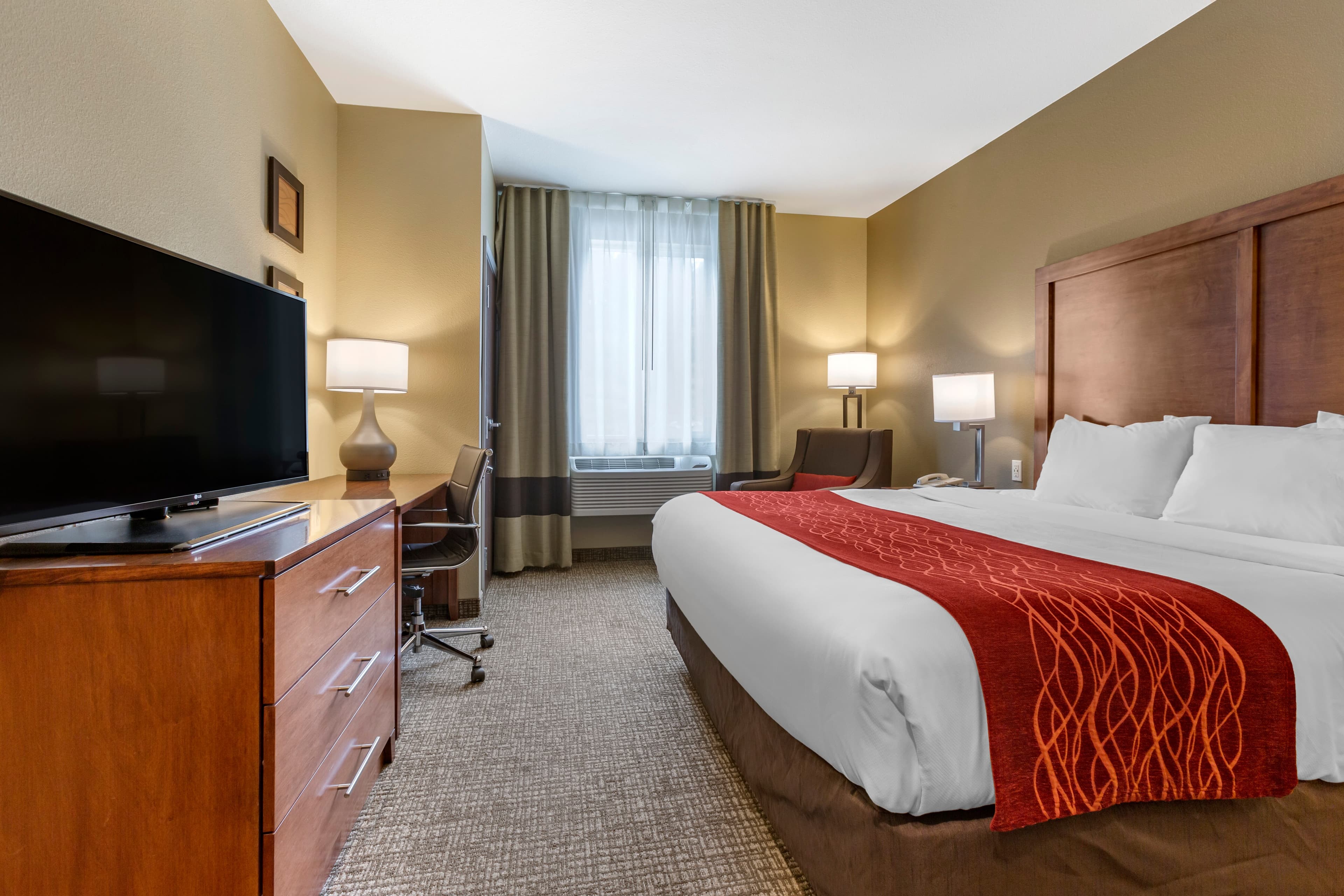 Comfort Inn & Suites Near Mt. Rushmore - Image 2