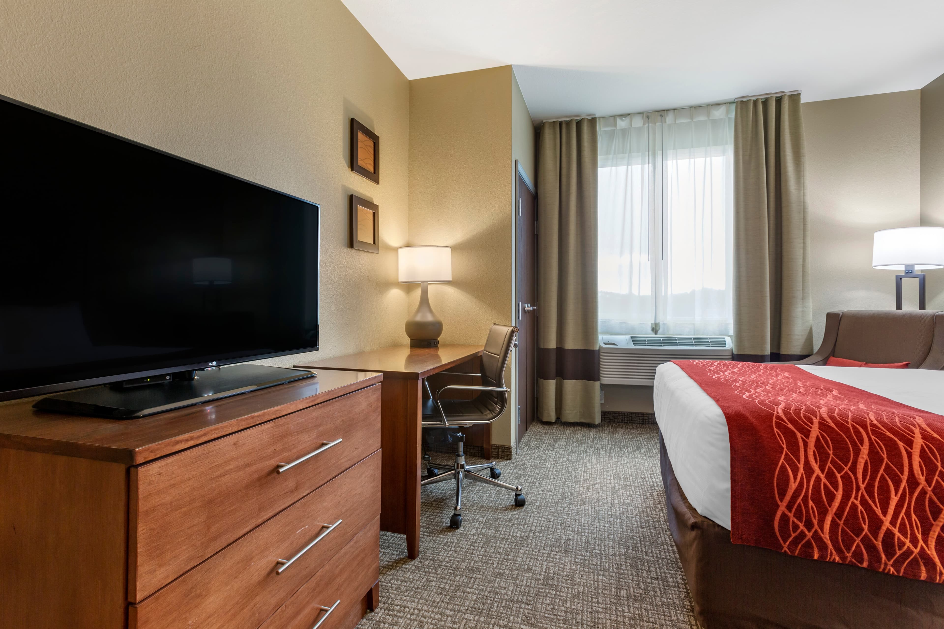 Comfort Inn & Suites Near Mt. Rushmore — 14