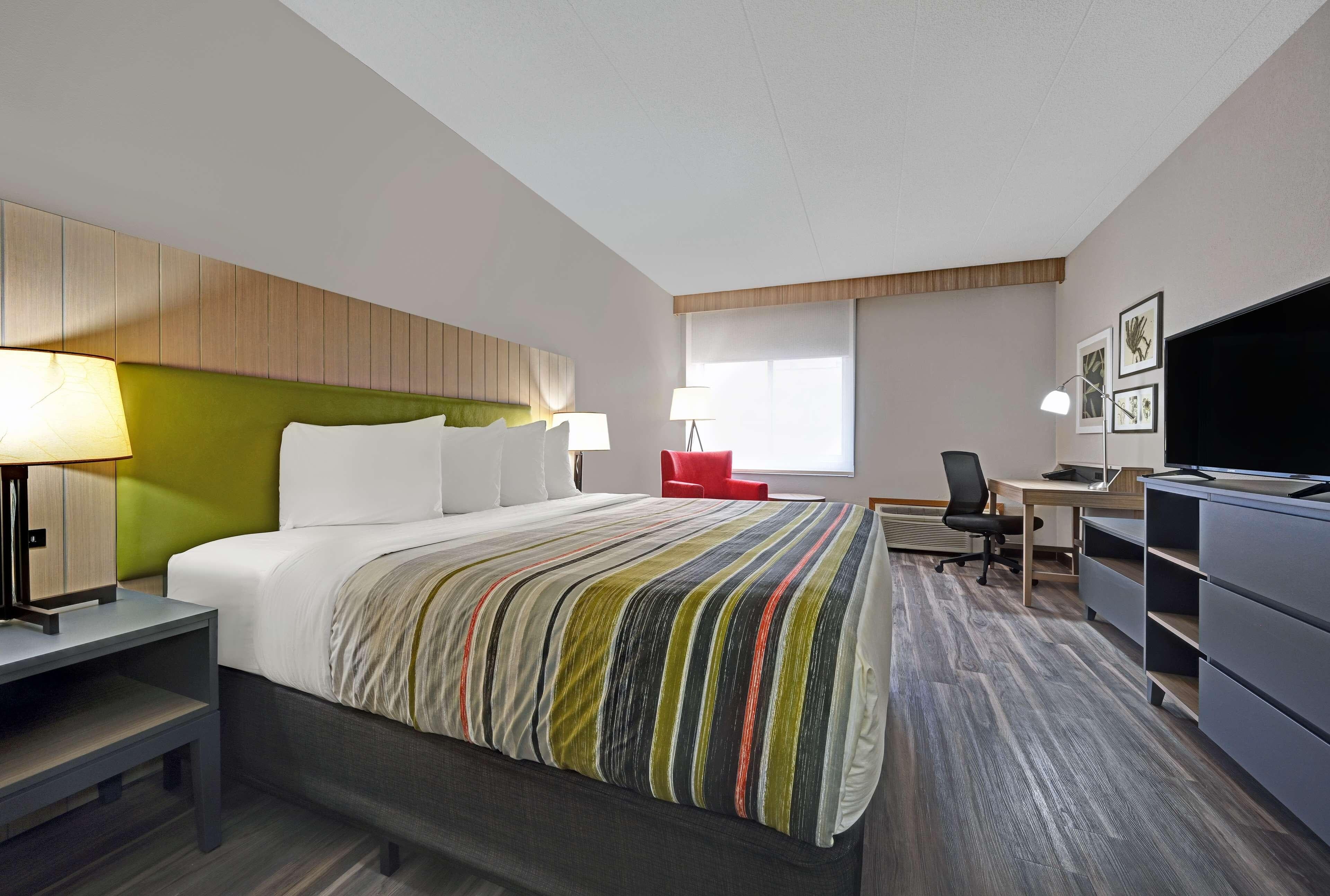 Country Inn & Suites by Radisson, Pierre, SD - Image 2