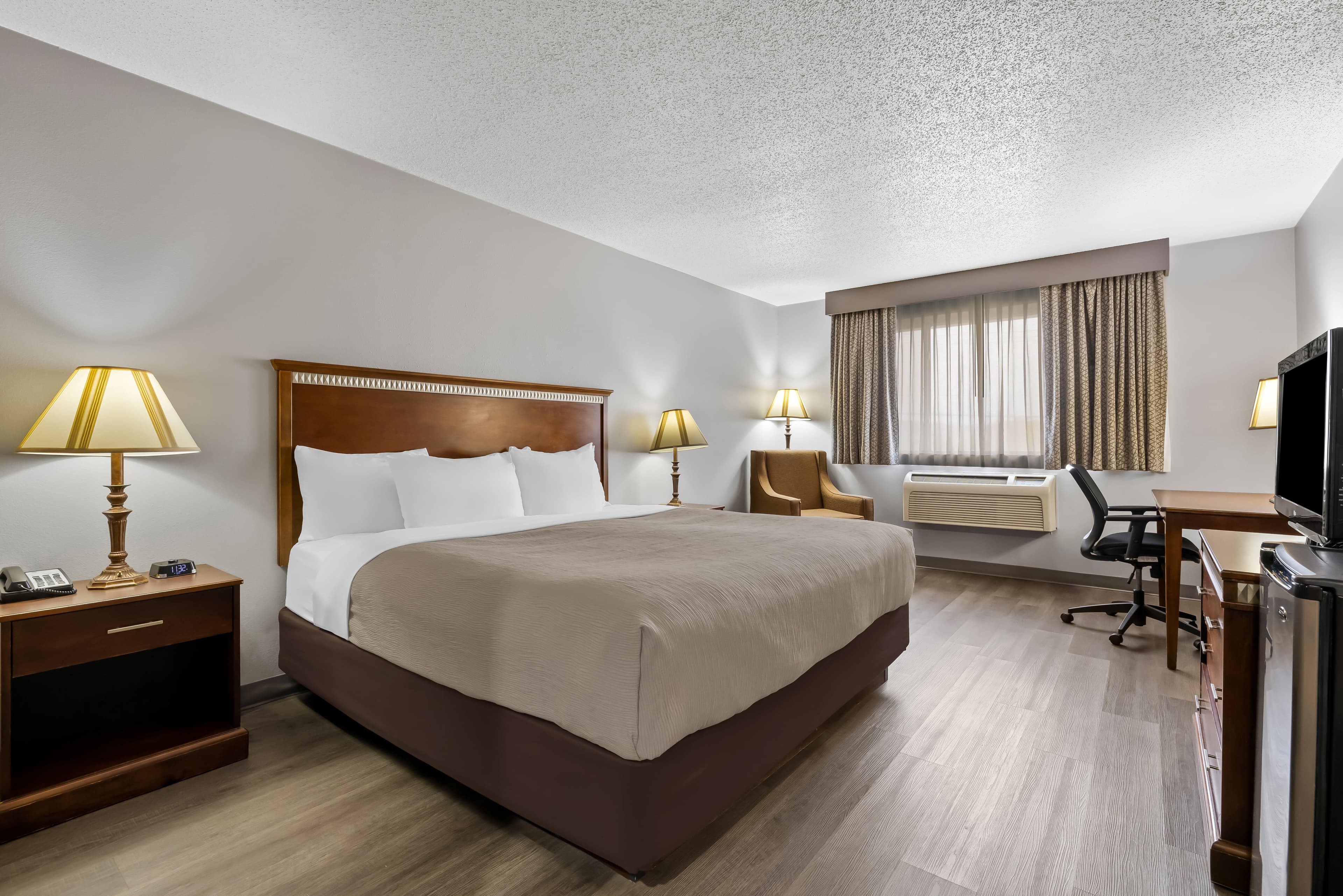 Quality Inn near Monument Health Rapid City Hospital - Image 2