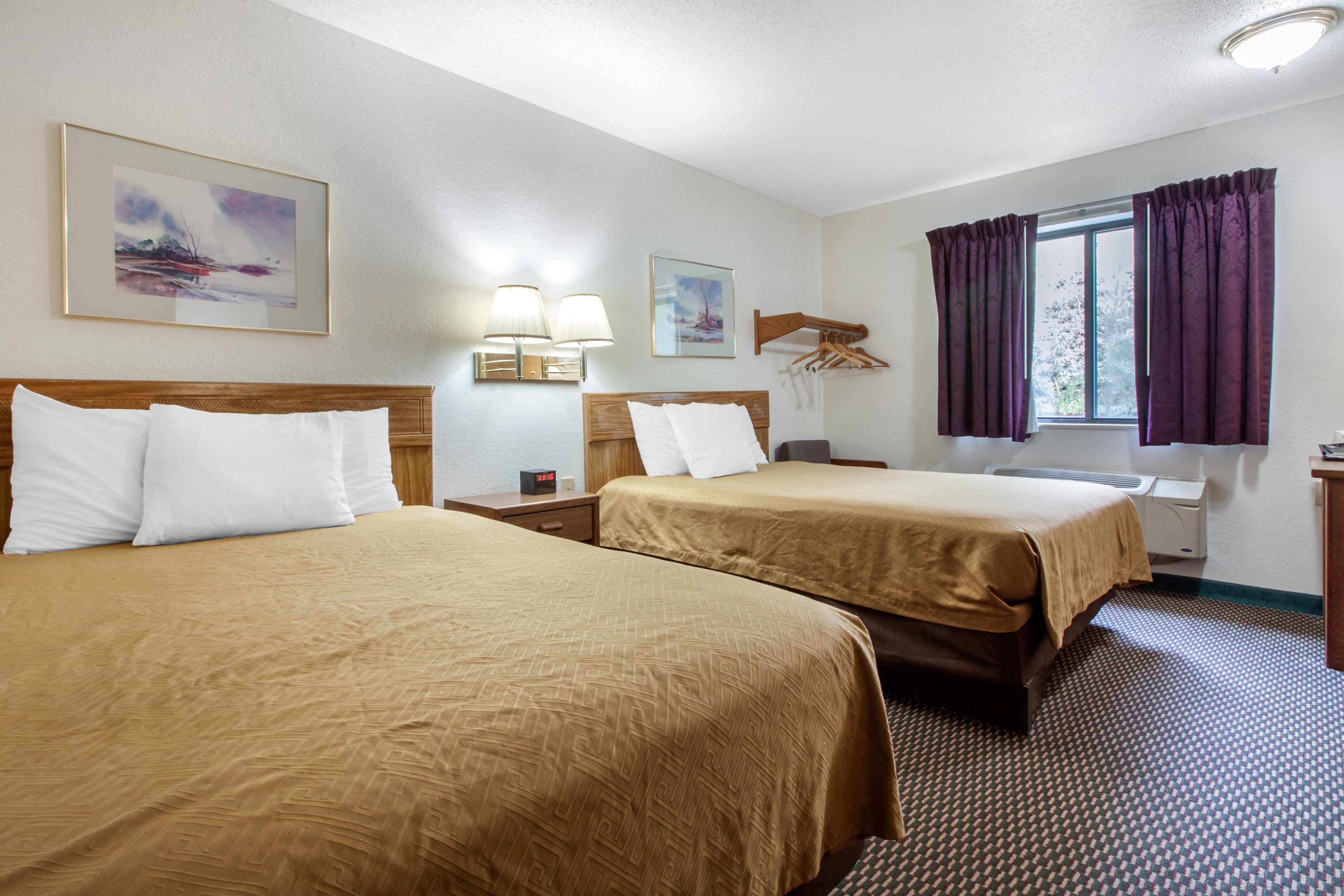 Econo Lodge Oacoma - Chamberlain West — 11
