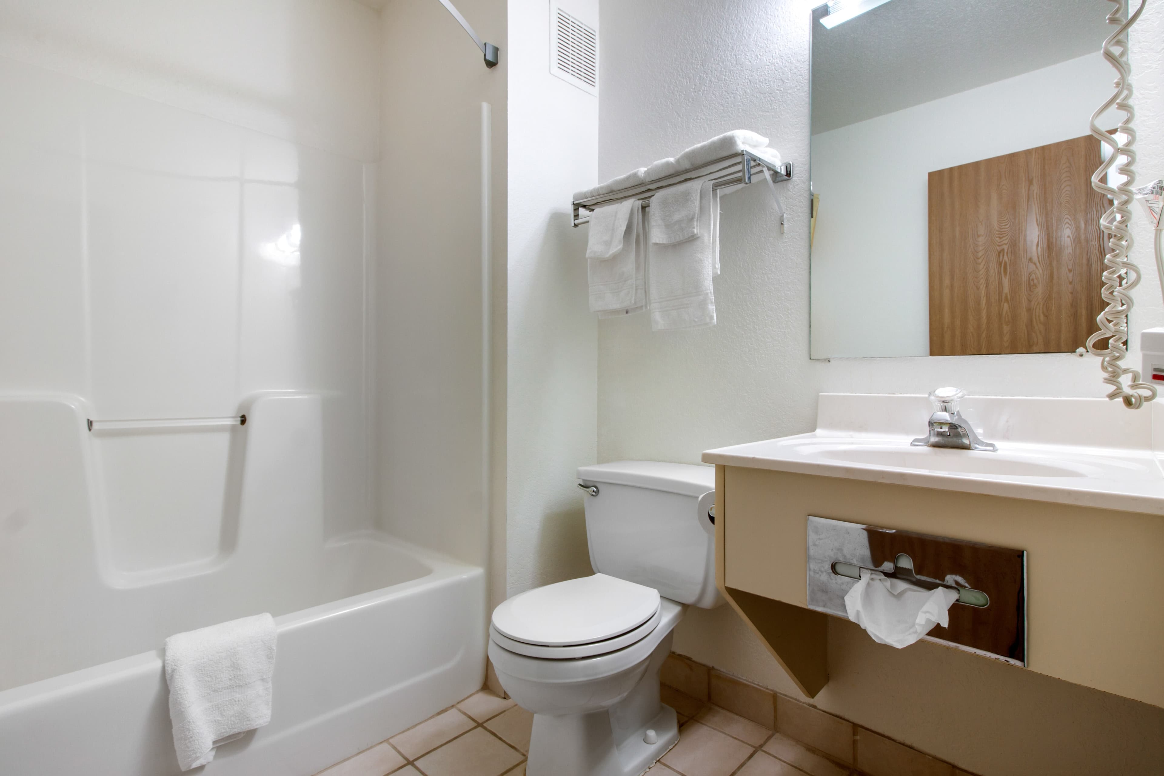 Econo Lodge Oacoma - Chamberlain West — 18