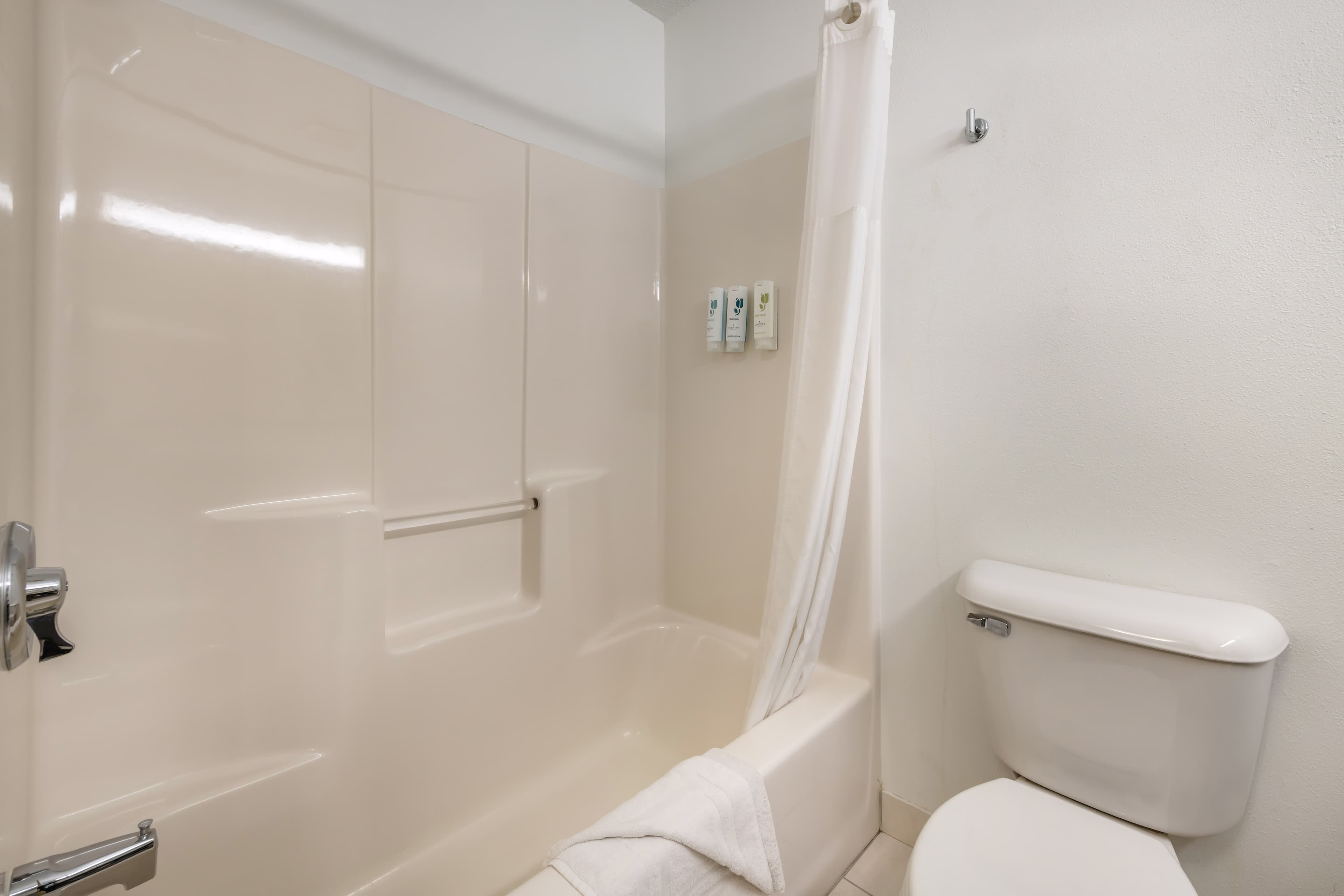 Country Inn & Suites by Radisson, Watertown, SD — 5