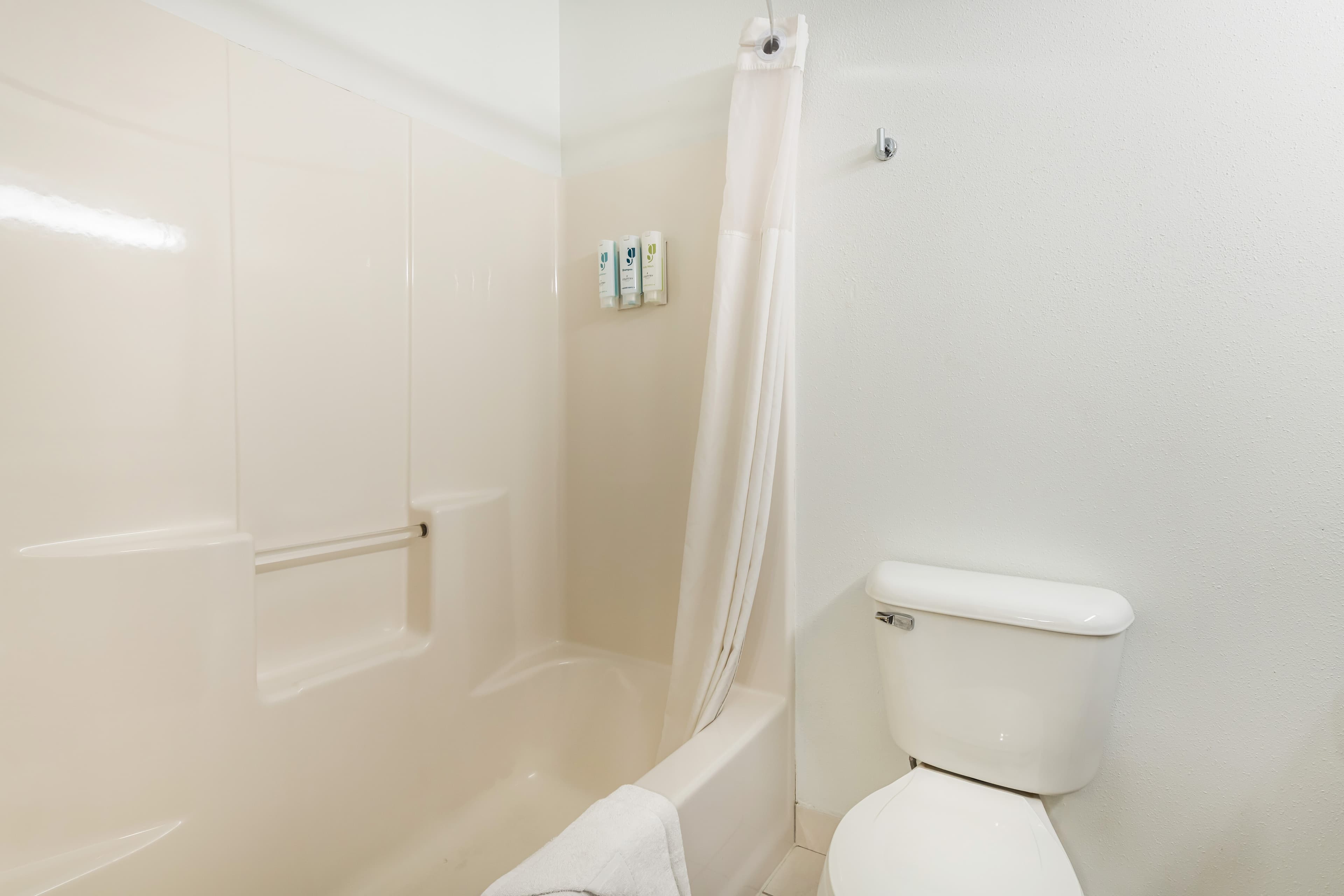 Country Inn & Suites by Radisson, Watertown, SD — 9