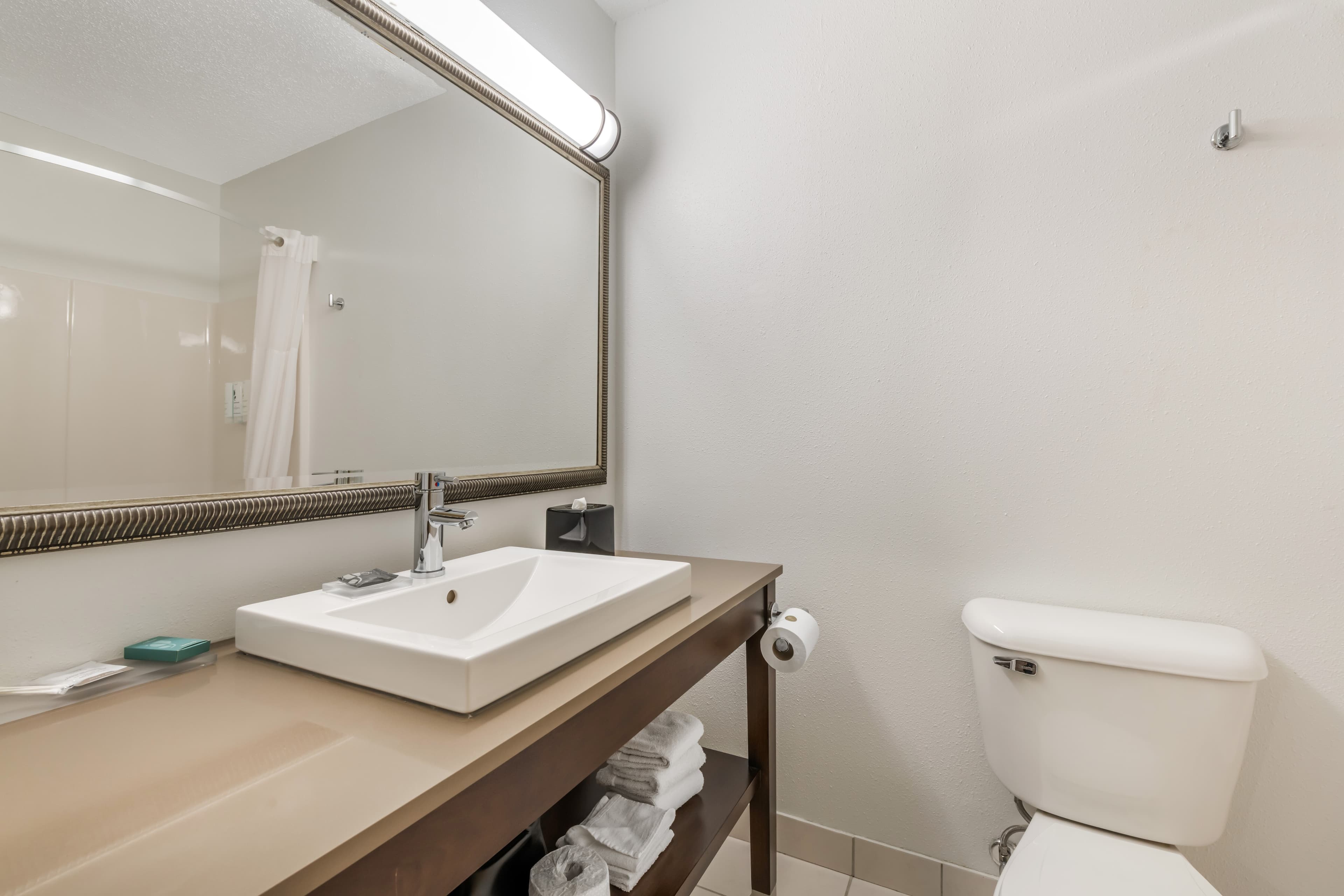 Country Inn & Suites by Radisson, Watertown, SD — 13