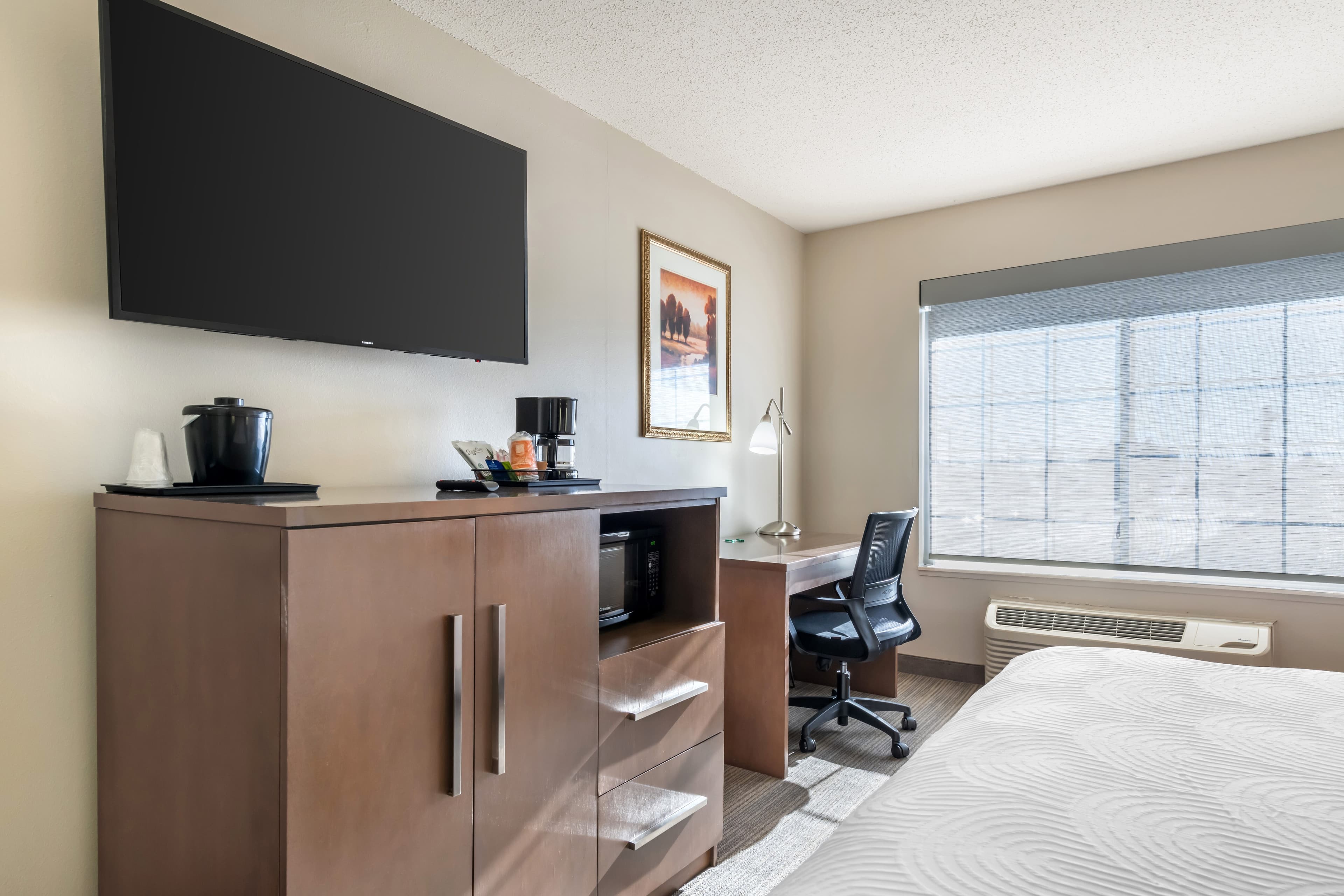 Country Inn & Suites by Radisson, Watertown, SD — 16