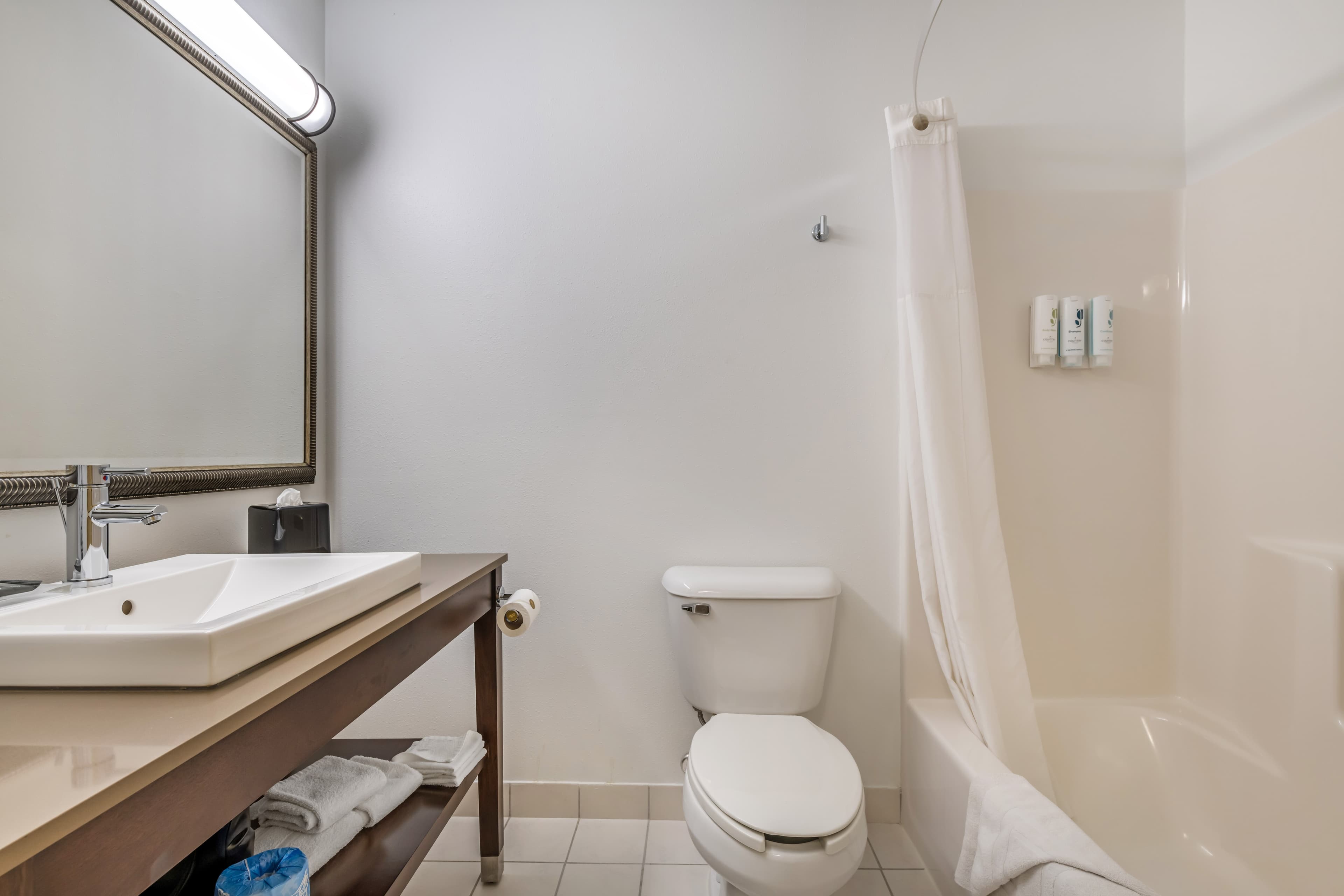 Country Inn & Suites by Radisson, Watertown, SD — 17